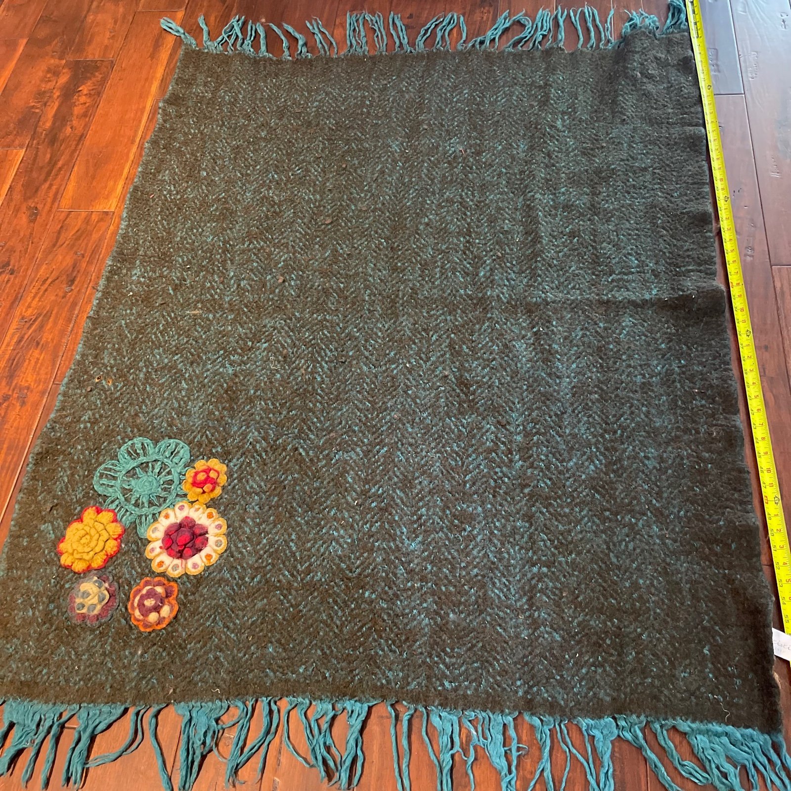 Artistic accent blanket