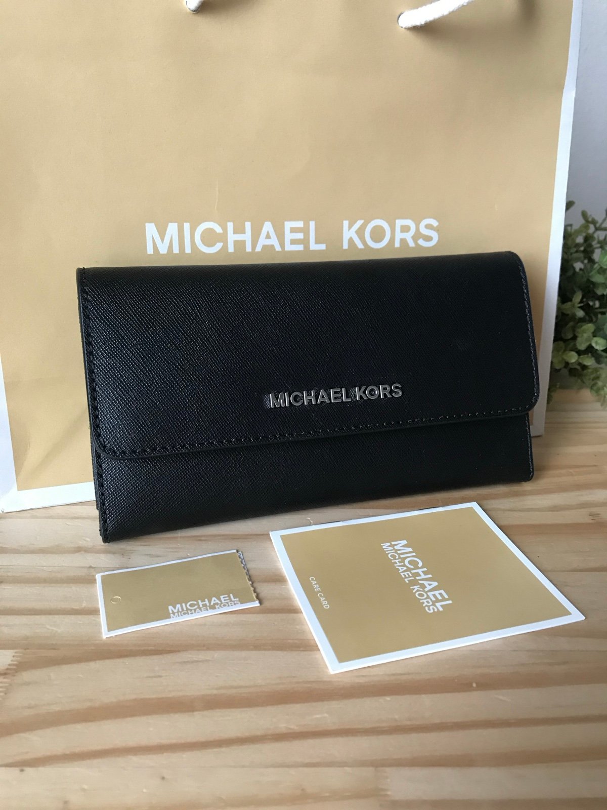 Michael Kors Jet set travel large trifold wallet