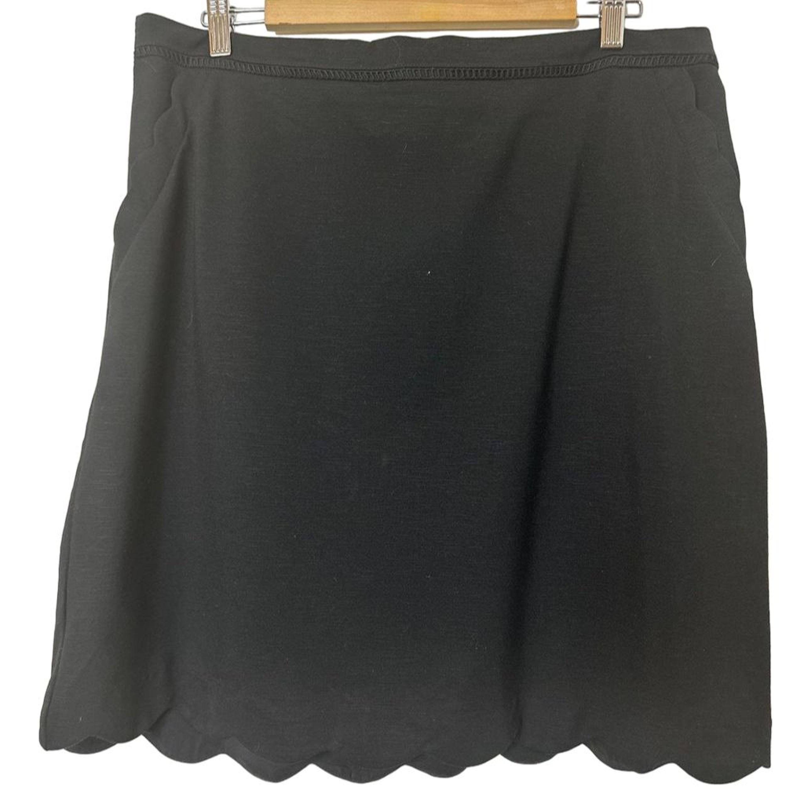 Skies Are Blue Plus Size 1X Black Scalloped Edge Pencil Mini Skirt