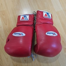 Winning boxing gloves 16oz