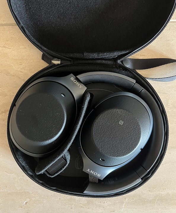 Sony WH-1000XM2 Wireless Noise Cancelling