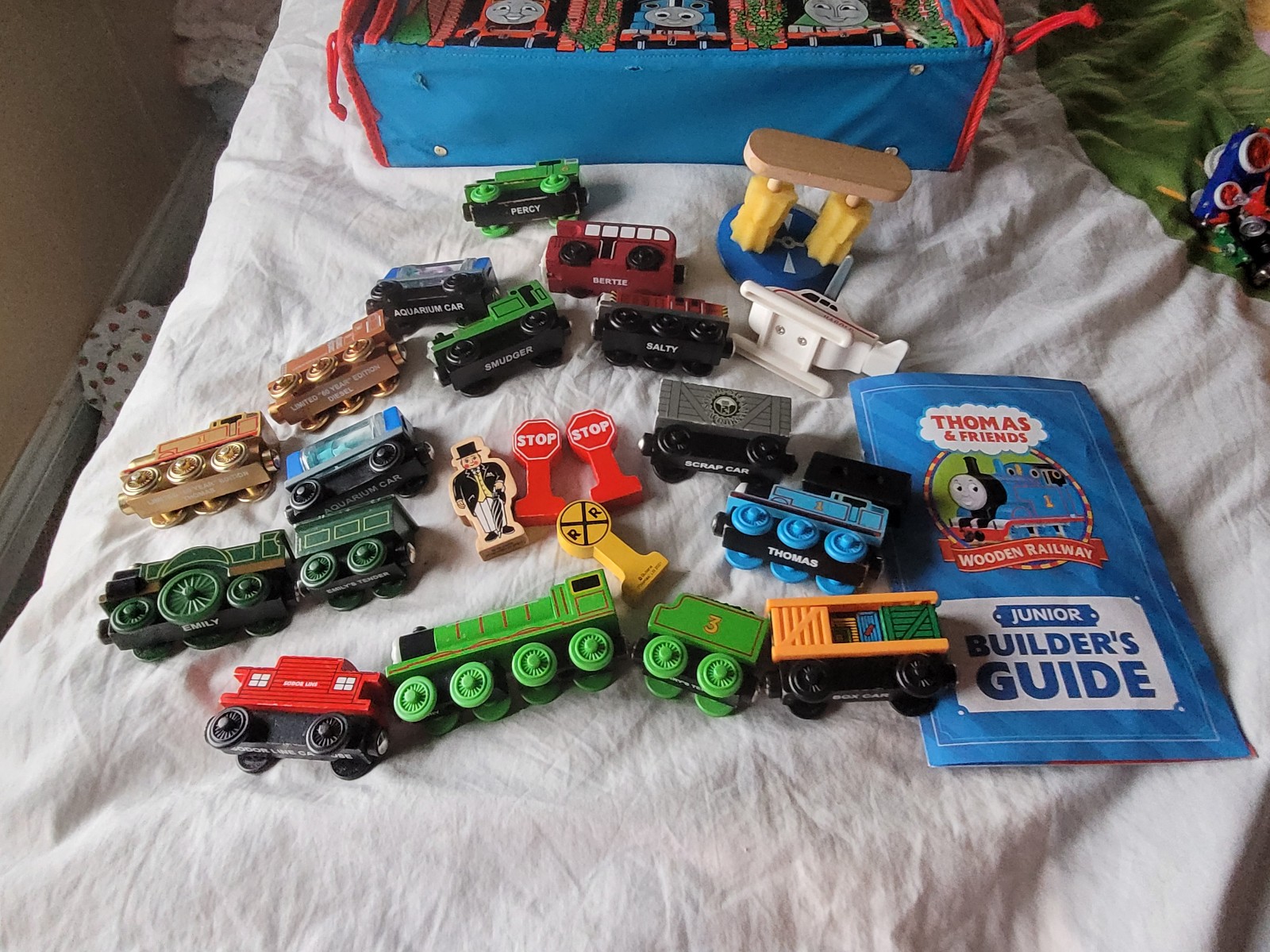 Thomas the Train Carry Case with Trains x17 Trains, Tenders, Helicopter, Bus