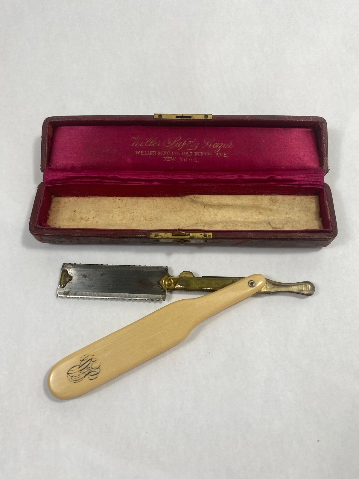 Vintage Weller Safety Razor Straight Blade MFG Co. New York With Original Case