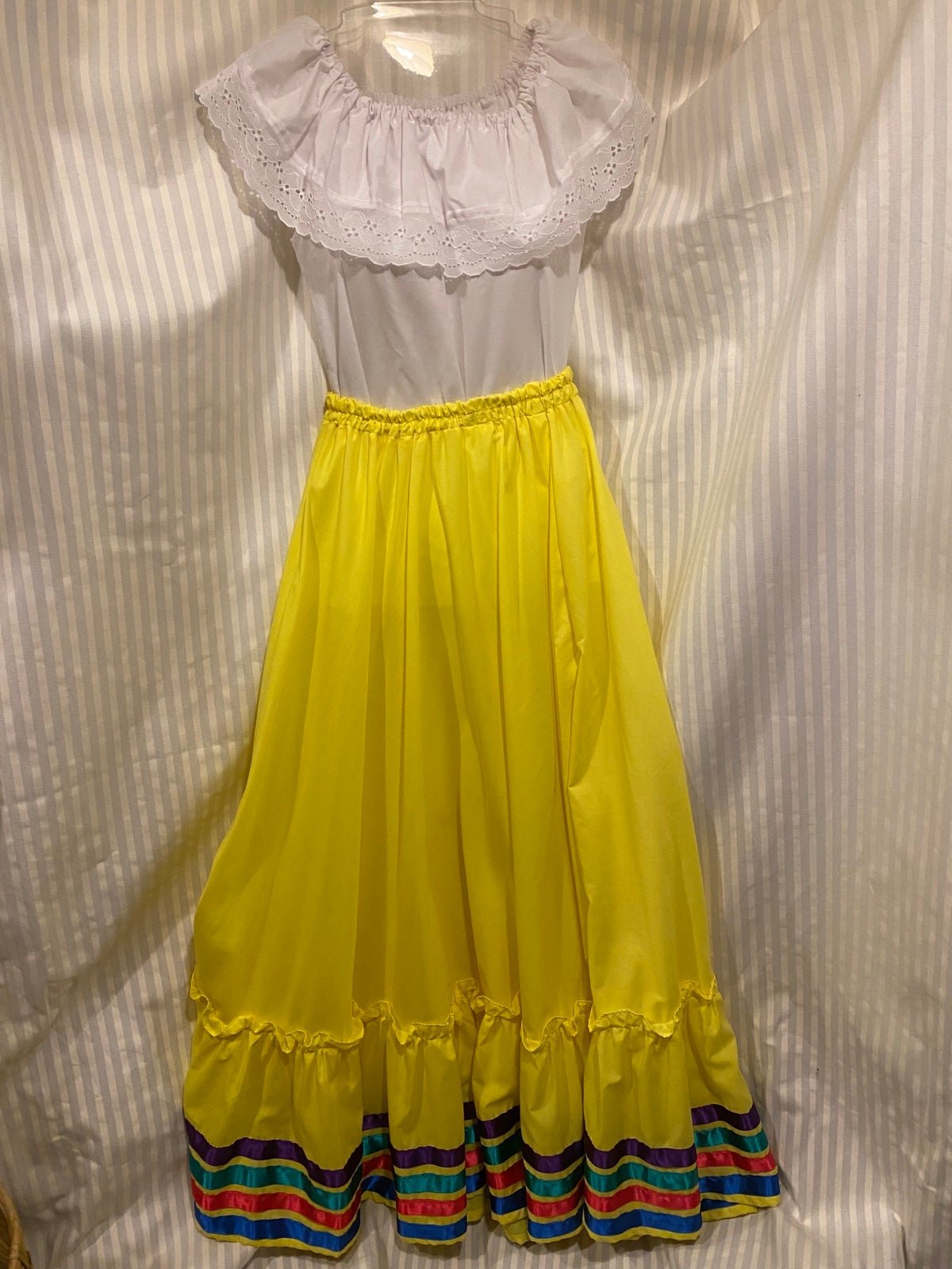 Mexican Folkloric Folk Art Dress Women’s Size Medium.