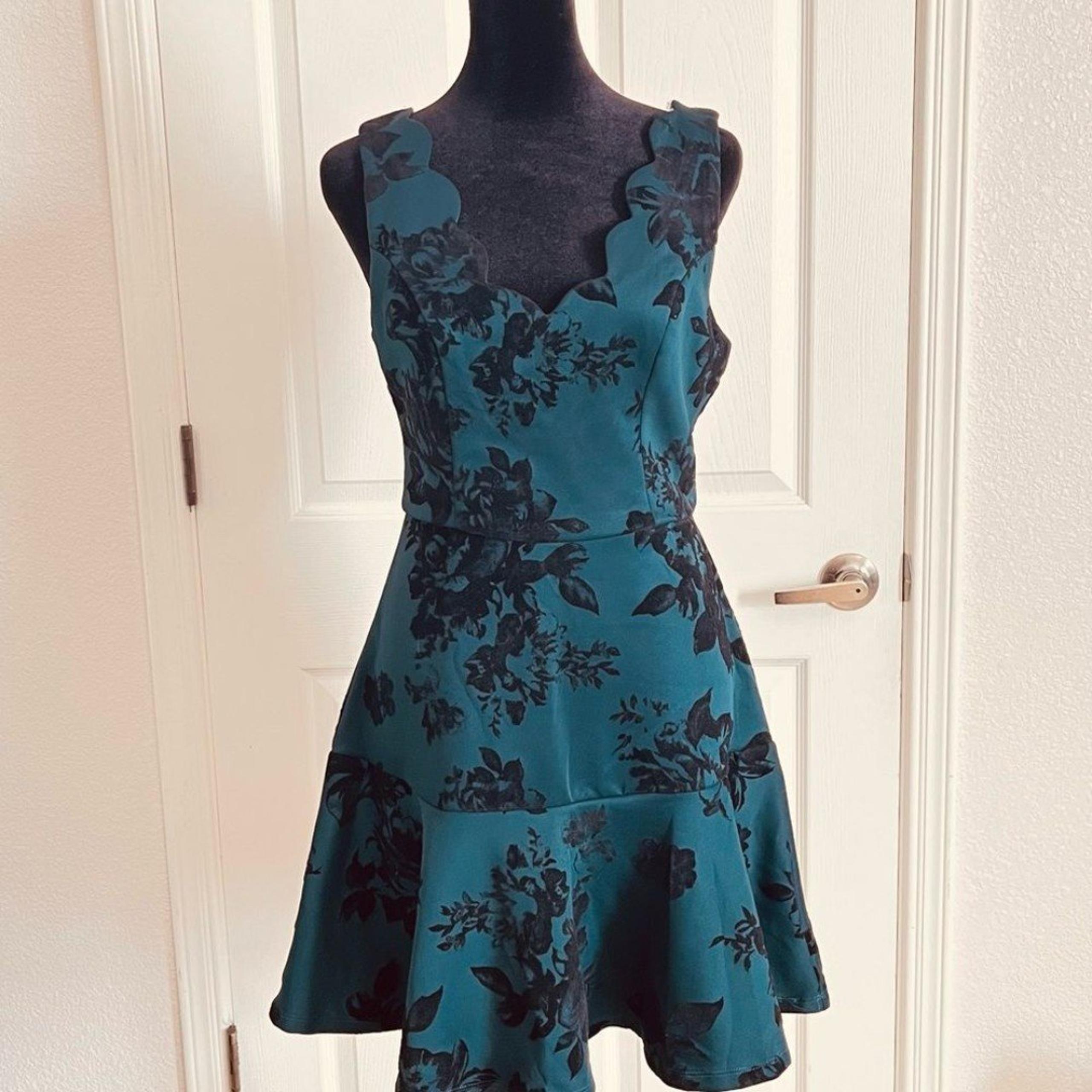Trixxi Lace Cocktail Dress dark green size M