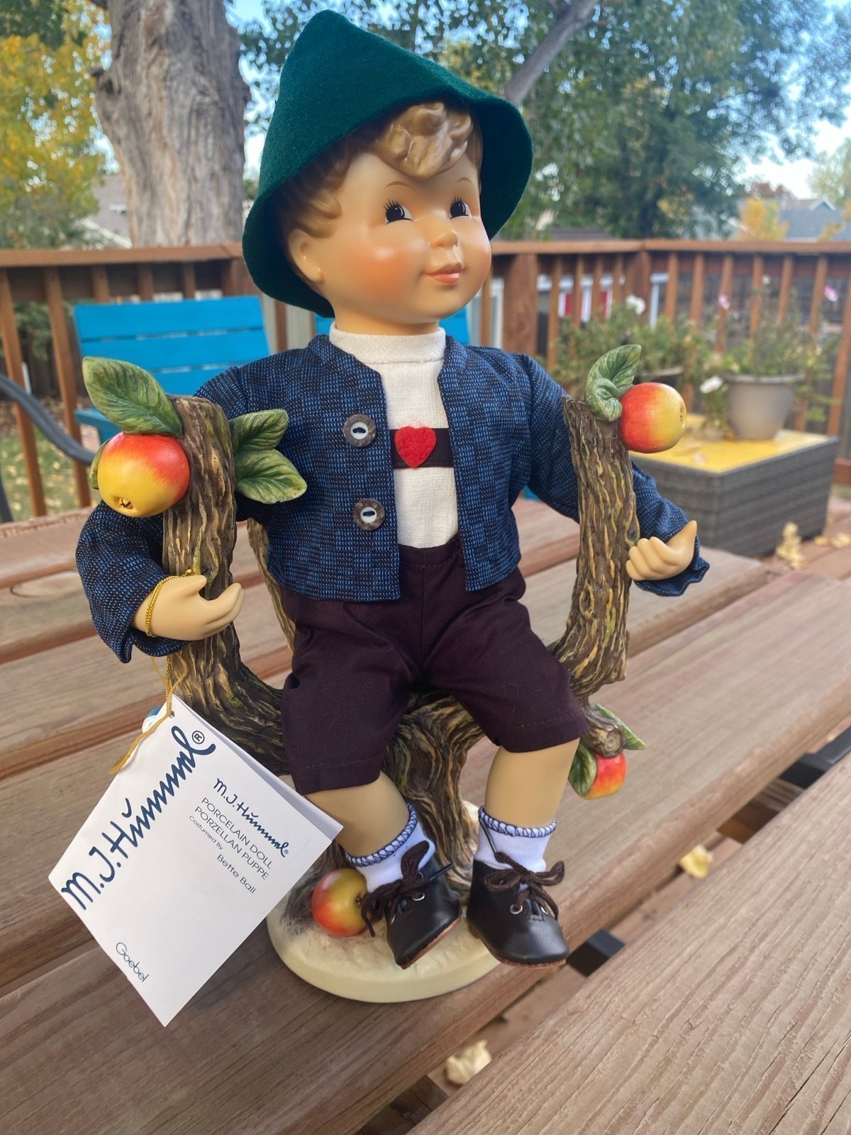 MJ Hummel Apple Tree Boy Herbst 13IN porcelain #52234 like new box