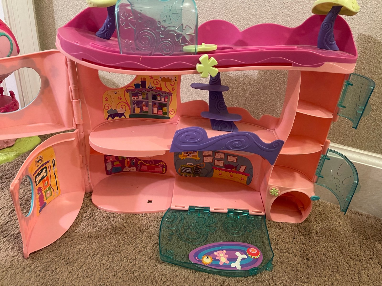 Littlest pet shop set