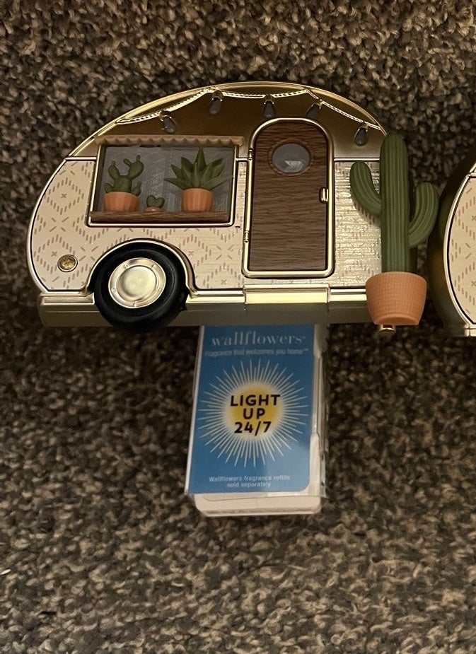 Wallflower plug in camper
