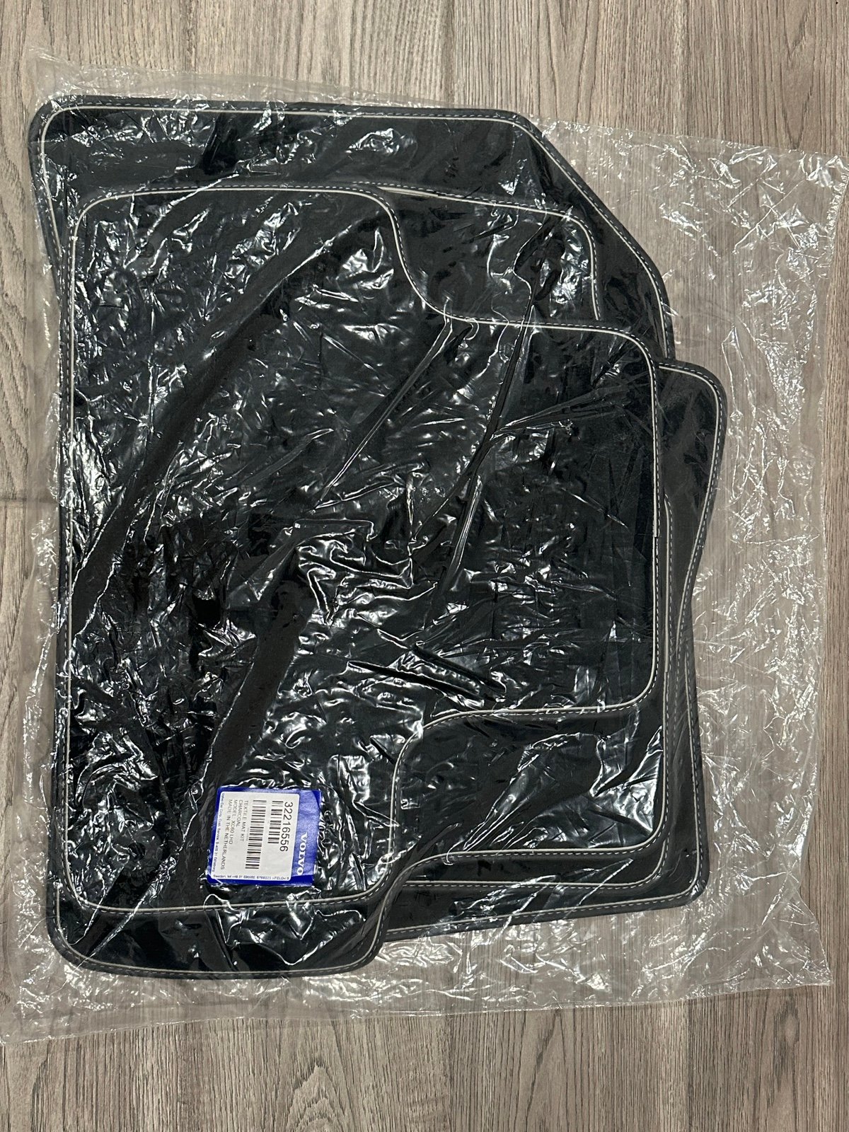 Sealed Volvo Xc60 Black Carpet Floor Mats 2018