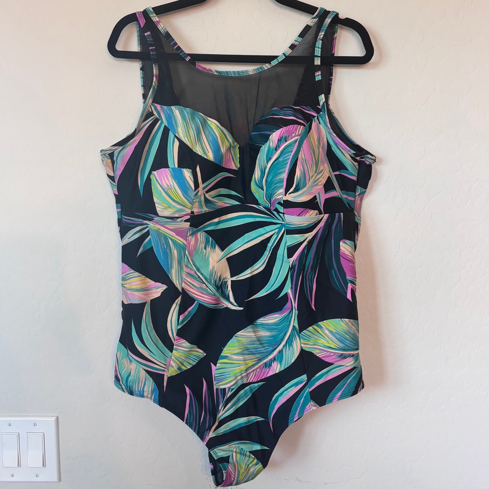 NWOT Torrid Active Wireless Mesh High Neck One Piece Swimsuit Size 3X Leaves