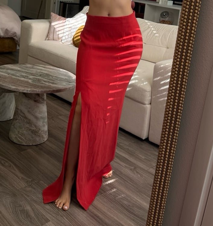Worth New York 100% silk red maxi evening skirt with slit size 8 or M