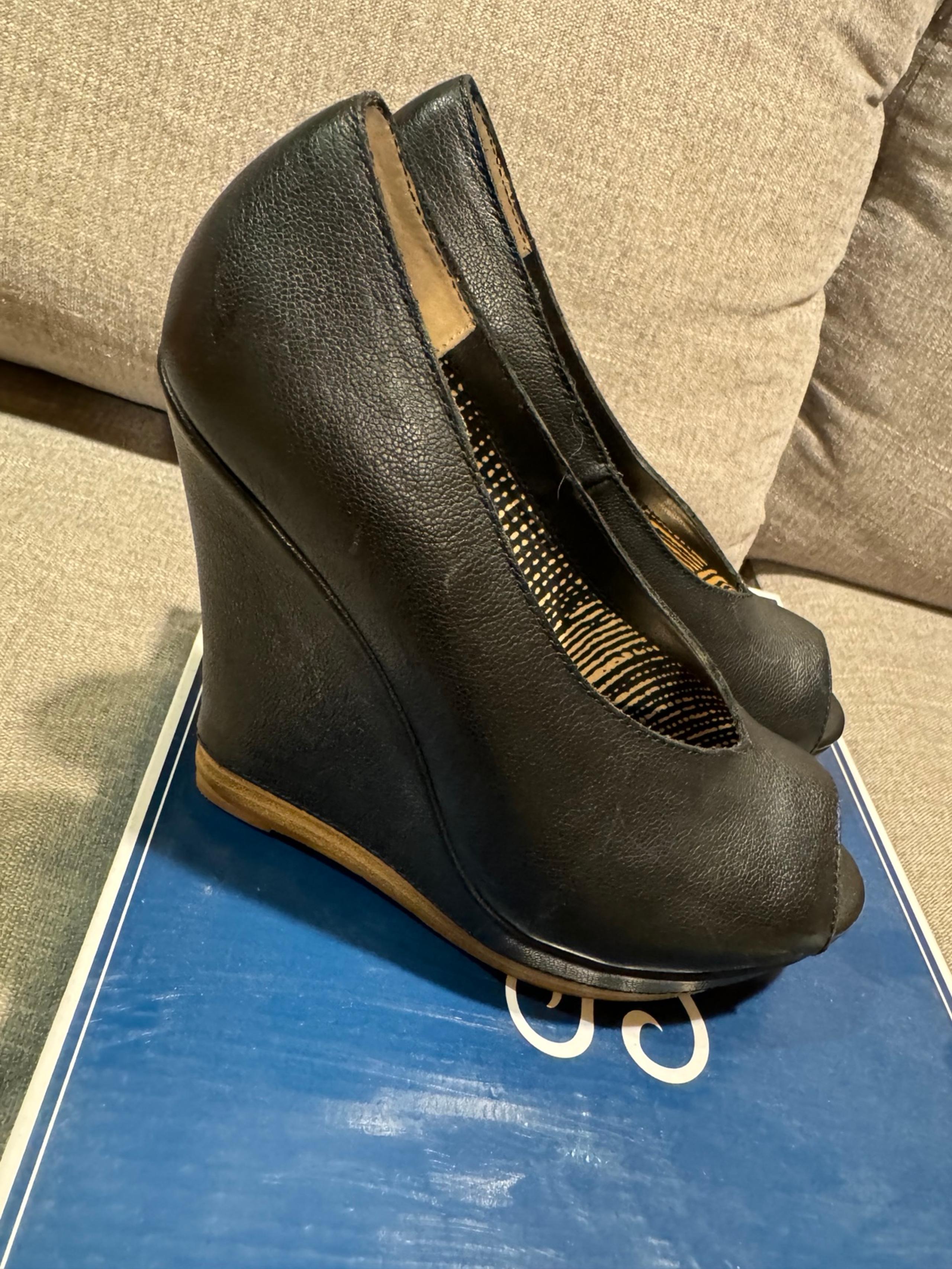 Seychelles NIB Black Leather Open Toe Platform Wedge Size 6