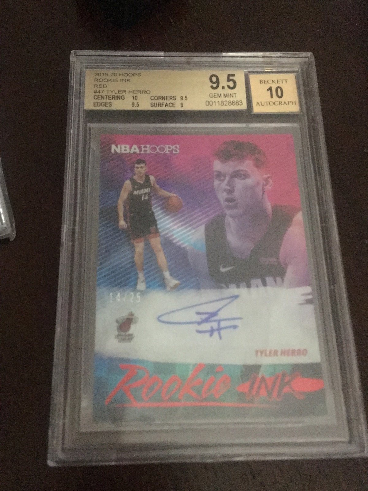Beckett 9.5 Tyler Herro auto jersey match /25