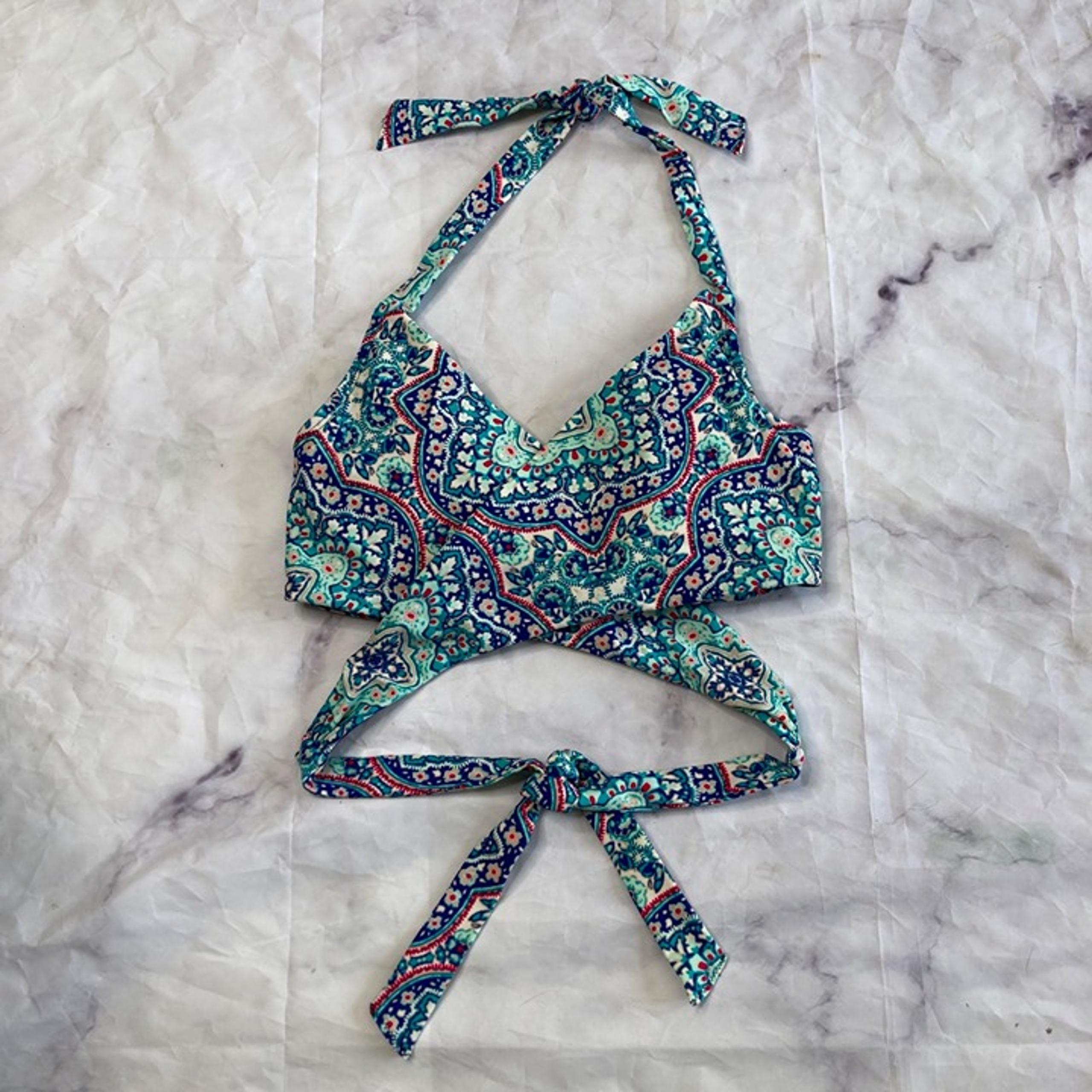 Athleta Bright Faux Wrap Bikini Top Womens Size 34D 34DD Blue Halter Swim