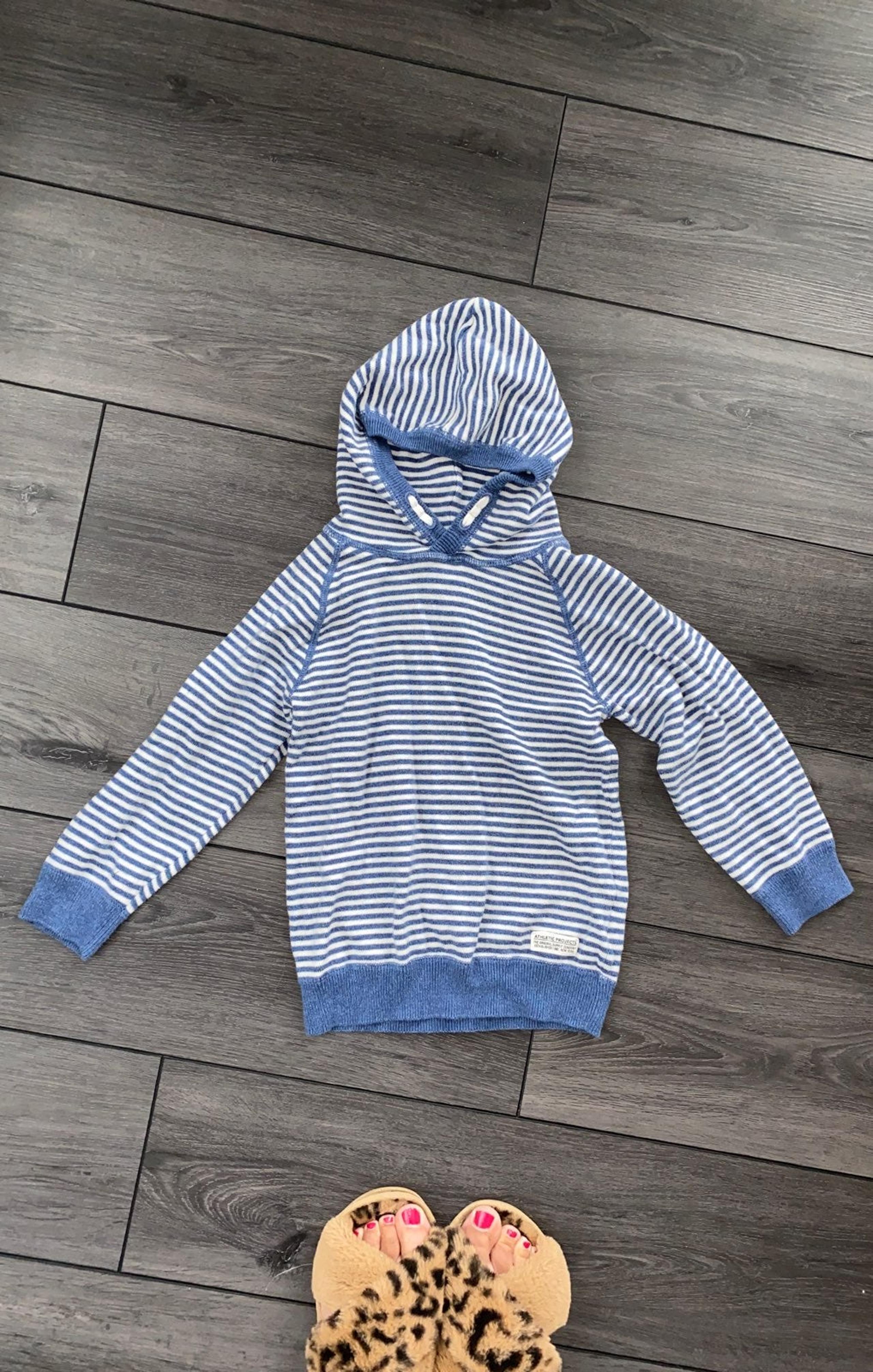 Boy's Hooded Sweater size 6-8
