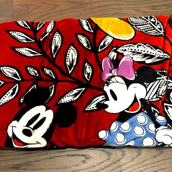 Vera Bradley Disney Mickey Essential Throw Blanket NWT