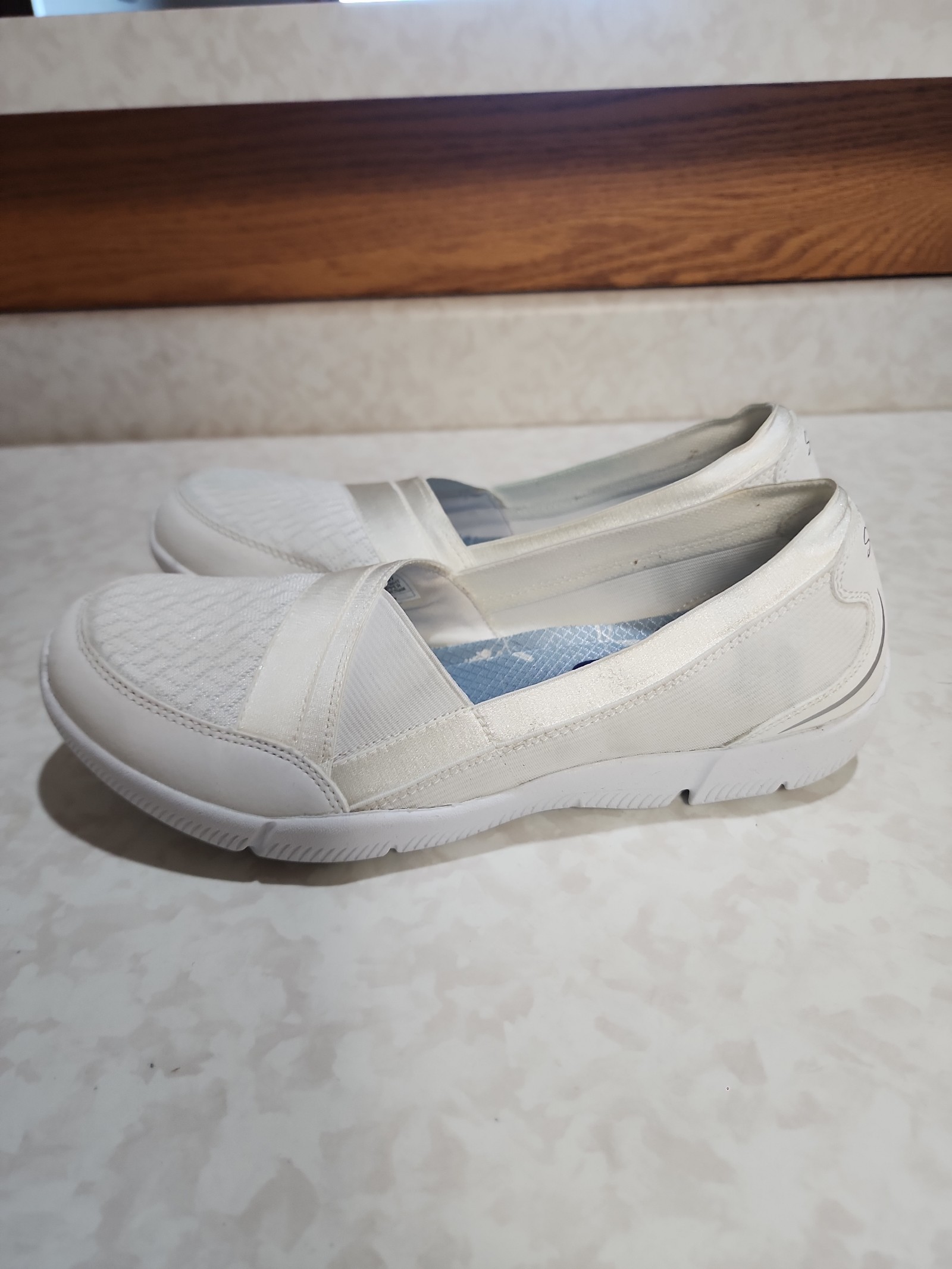 skechers slip ons women's 8 great condition number 672
