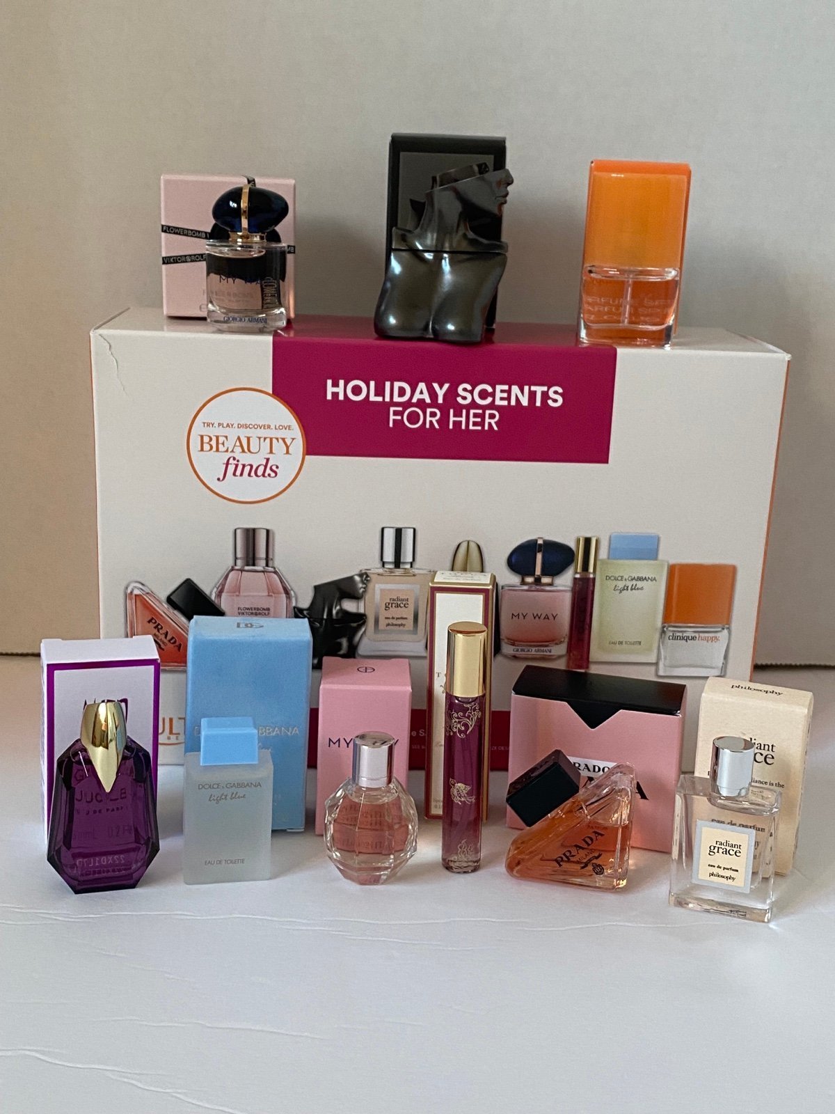 Holiday scents for her 9 mini perfume (+10 random freebies)