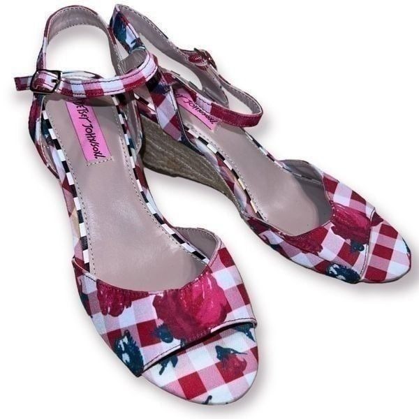 Size 7 Betsey Johnson Gingham Cherry Athena Open Toe Floral Espadrille Sandals