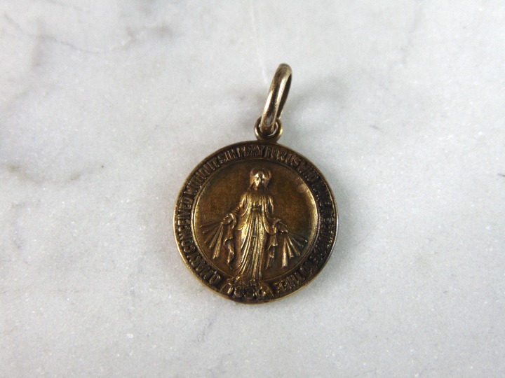 14K Yellow Gold Religious St. Mary Charm 1.3g E3172