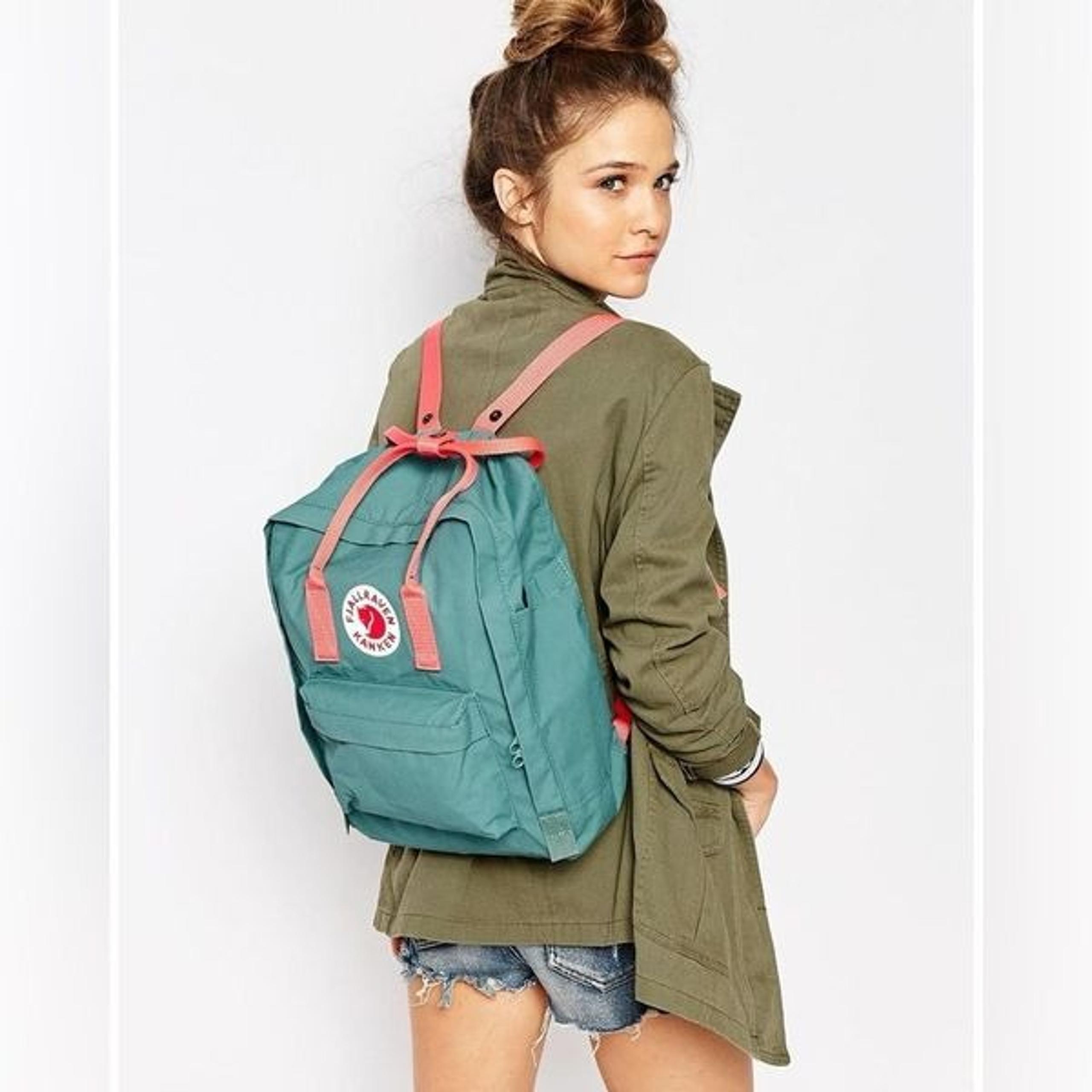FJALLRAVEN Kanken Backpack Frost Green/Peach Pink