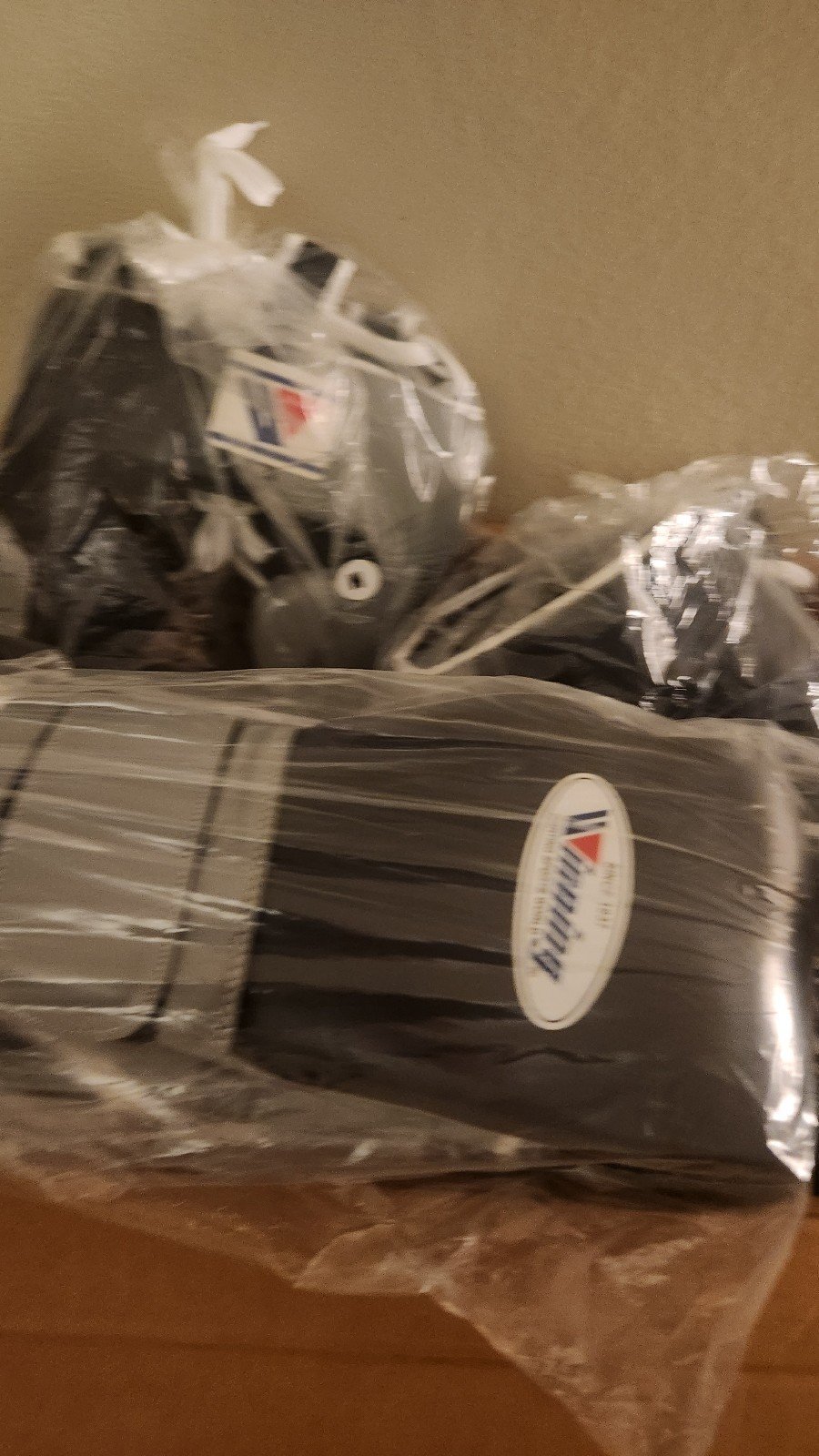 Medium Winning boxing set with Free hand wraps
