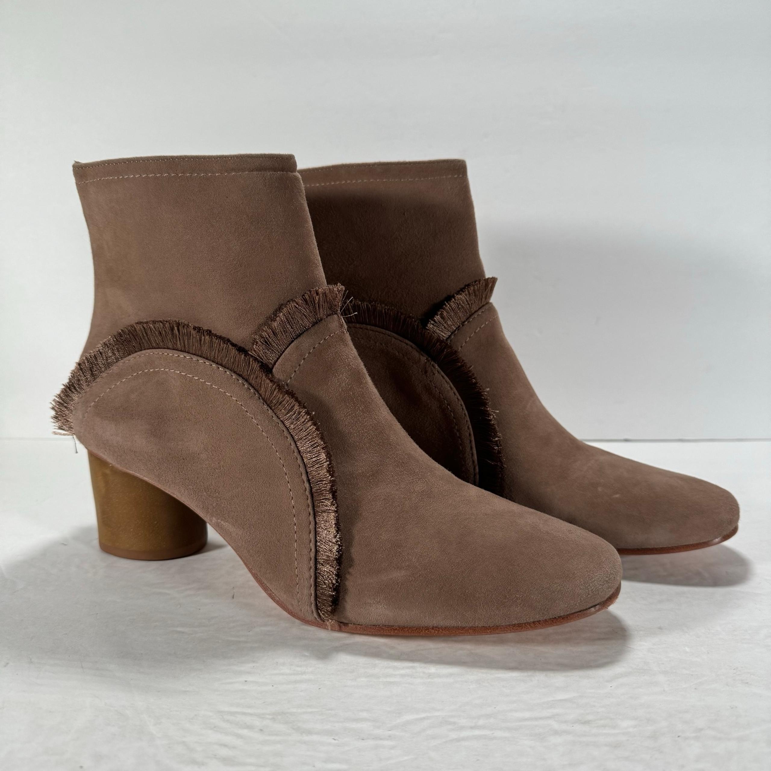 Bernardo Ingrid Fringe Taupe Kid Suede Ankle Booties Women’s Size 9.5M