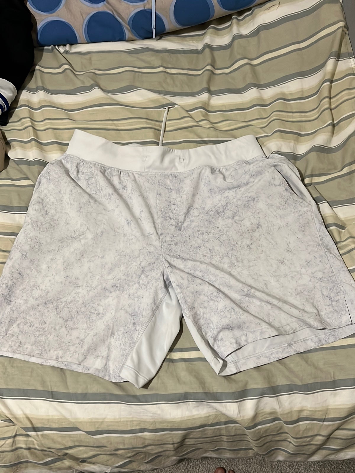 Lululemon T.H.E linerless shorts 7” LARGE