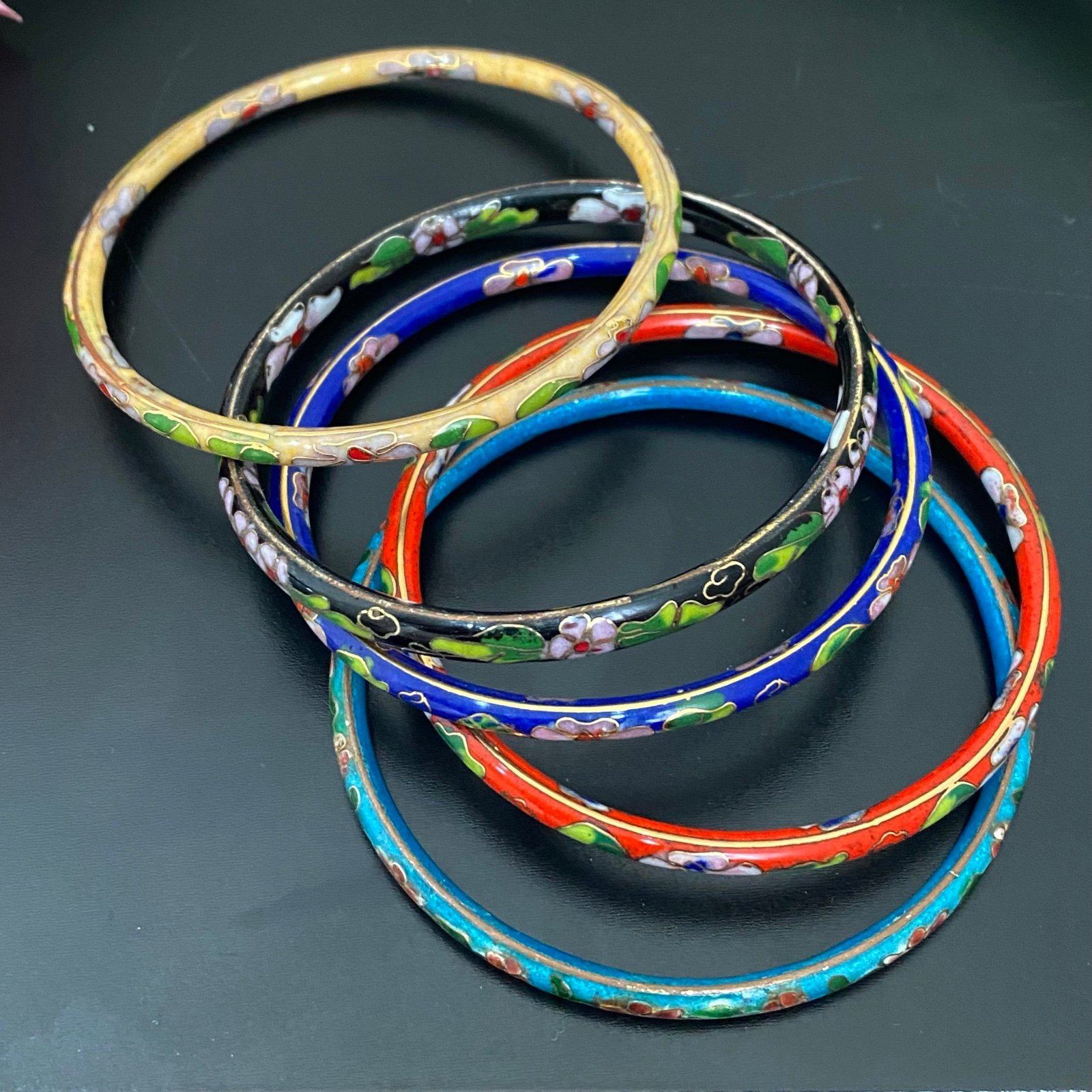 5pcs Vintage Enameled Cloisonne Bangle Bracelets 64g.