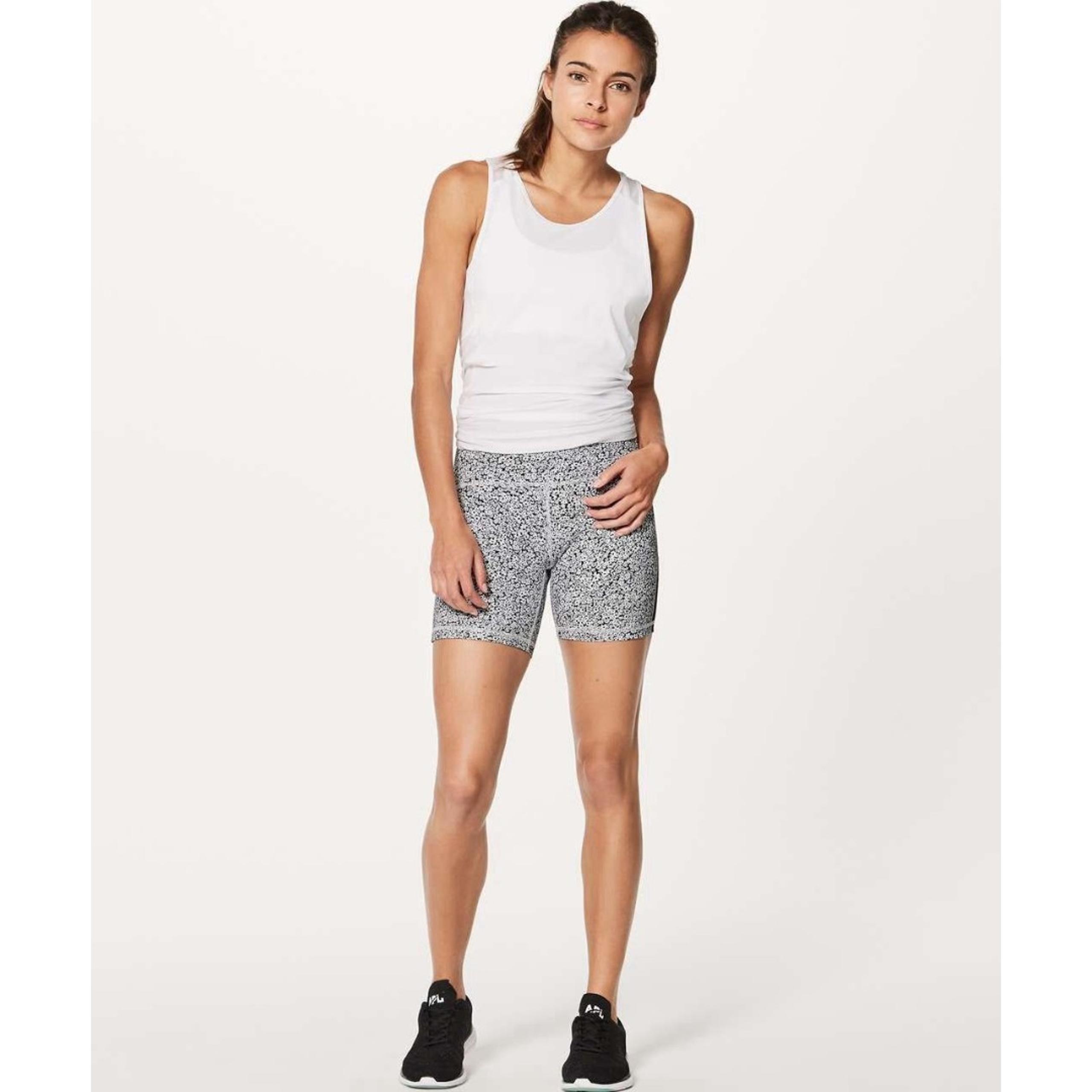 Lululemon Shorts Women’s Size 4 Train Times Black & White Compression