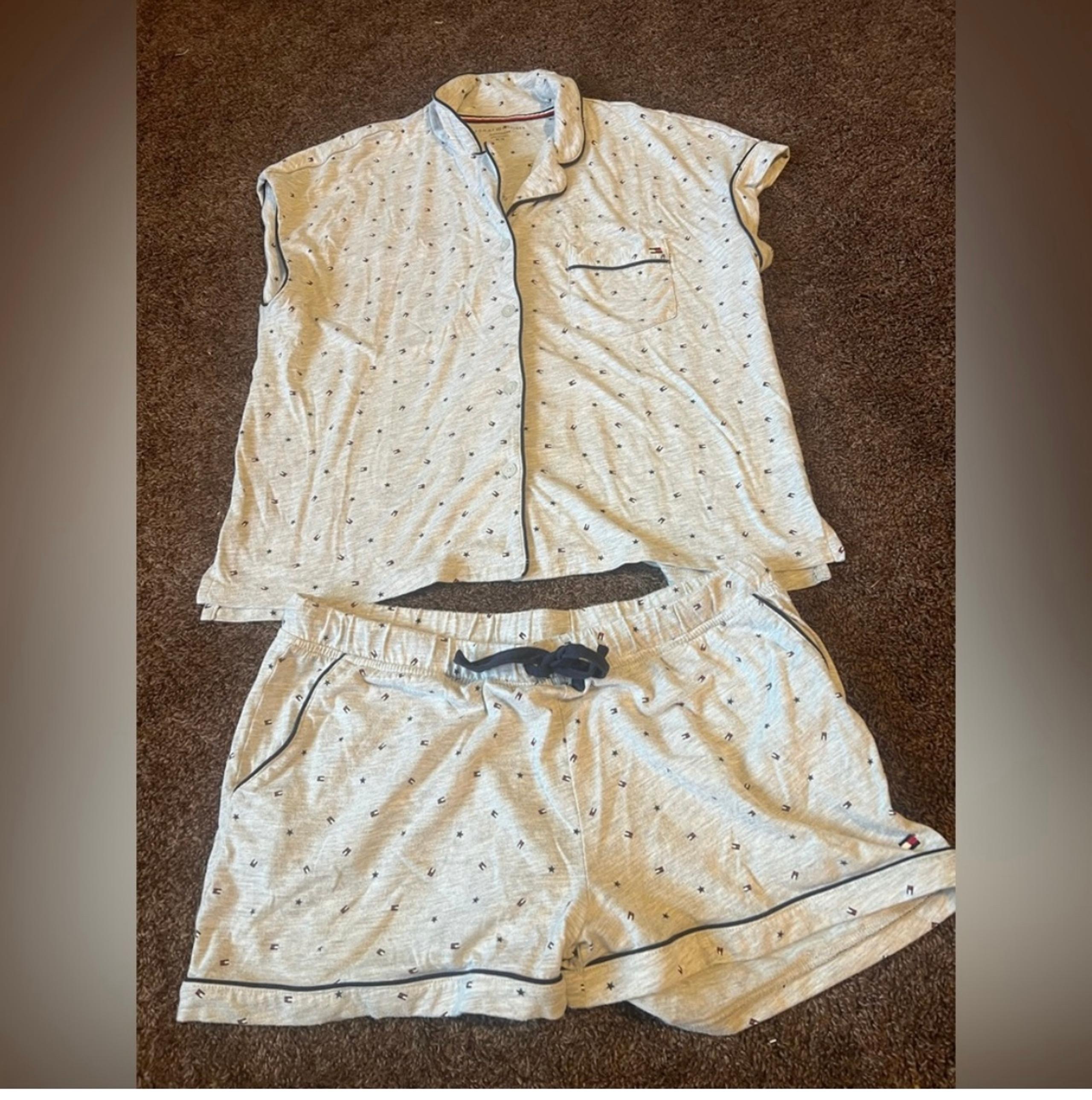 Tommy Hilfiger short sleeve and shorts pajama set Size Medium