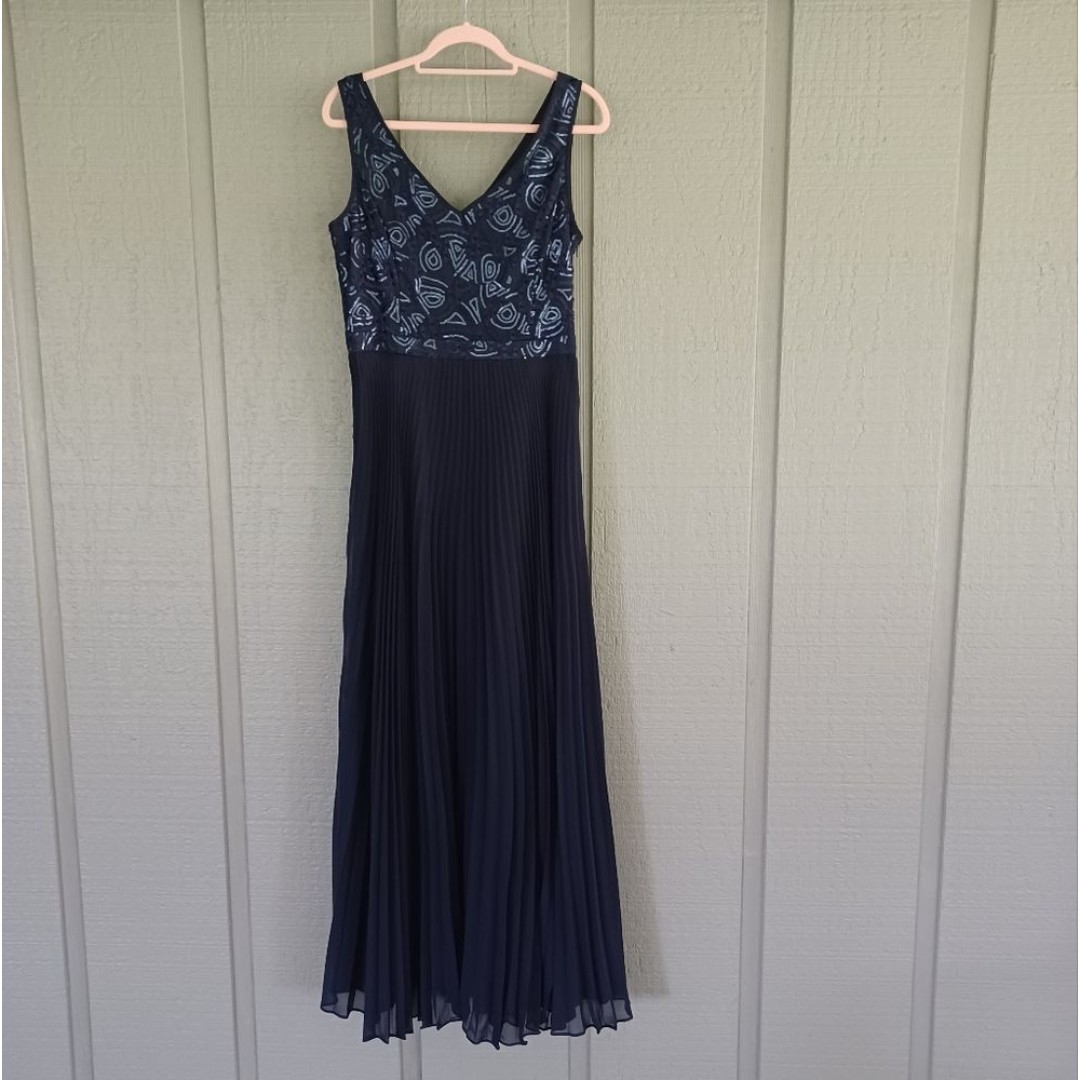 Tahari Women Sequins Top Pleat Skirt Maxi Dress Size 12 Navy V Neck Sleeveless