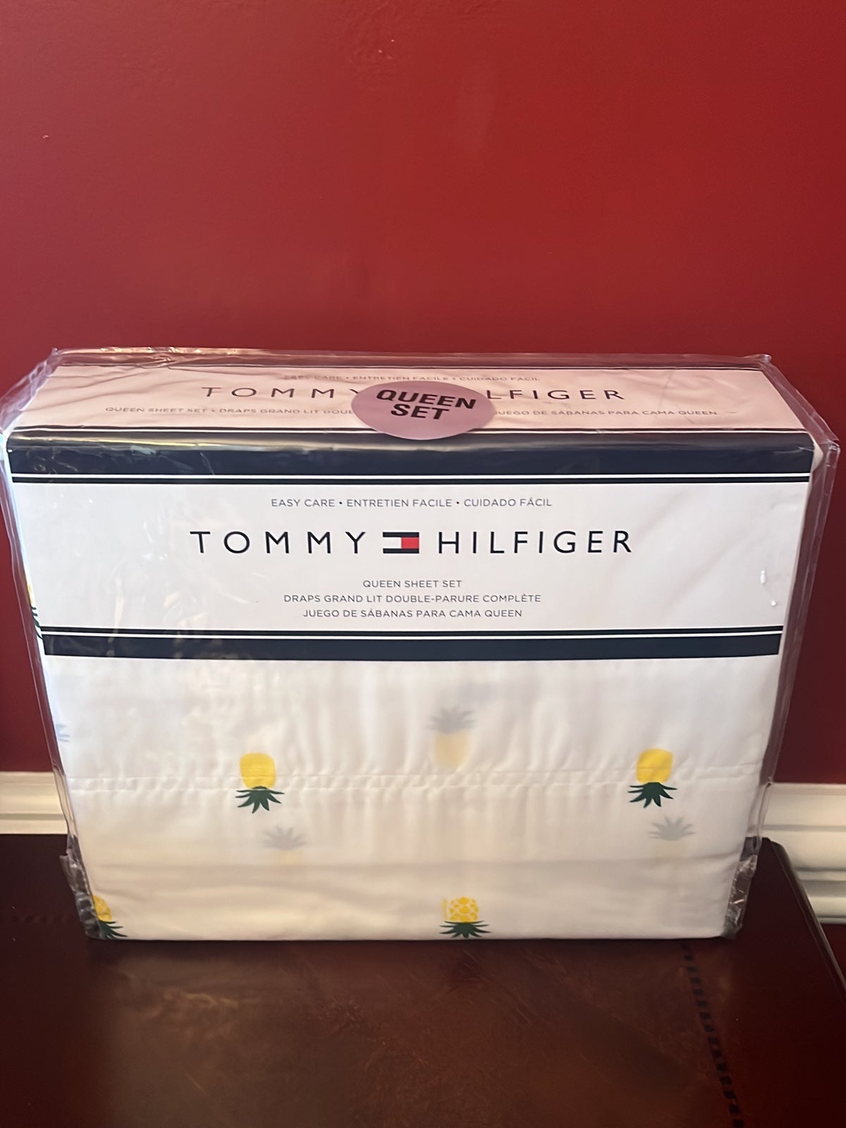 4 pc Tommy Hilfiger White & Yellow Pineapple Easy Care Queen Sheet Set- NIP