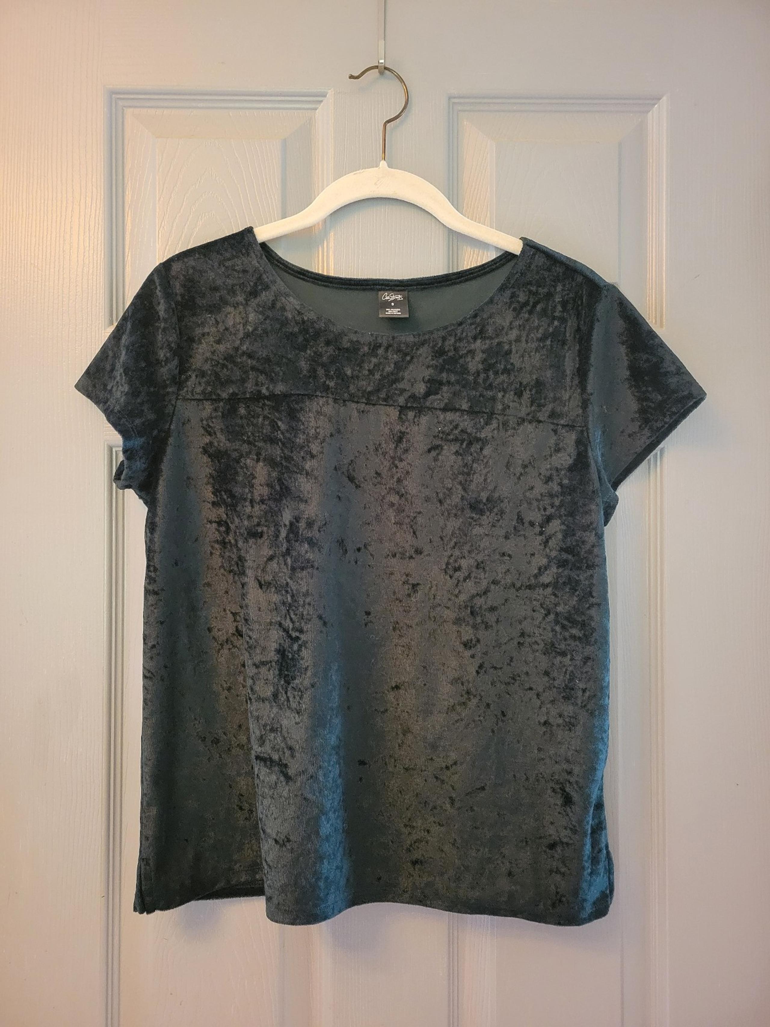 Womens small City Streets black crushed velvet top