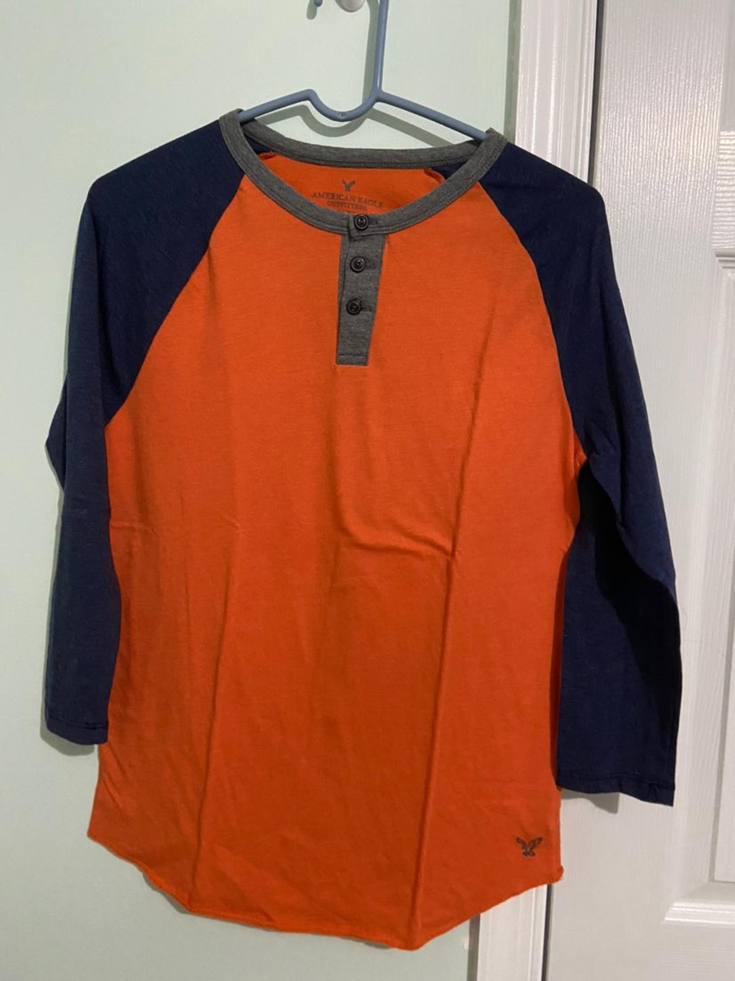 Two-tone 3/4 length sleeve henley