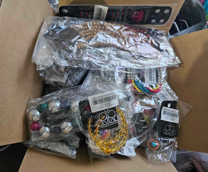 Paparazzi Jewelry Mixed Lot / 100 pieces