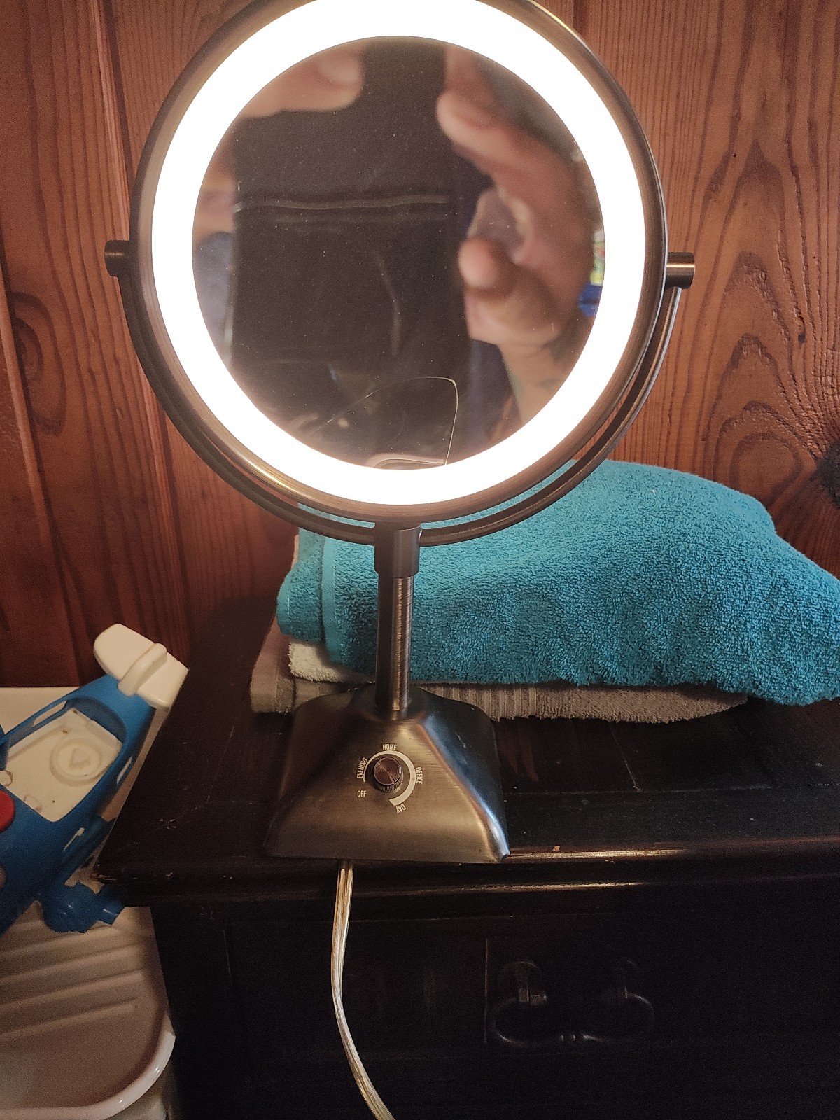 magnifying mirror