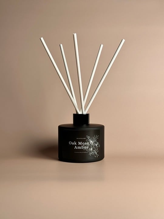 OAK MOSS AND AMBER SCENTED PREMIUM REED DIFFUSER