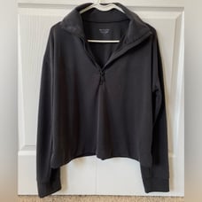 Athleta seasoft quarter zip in black size medium