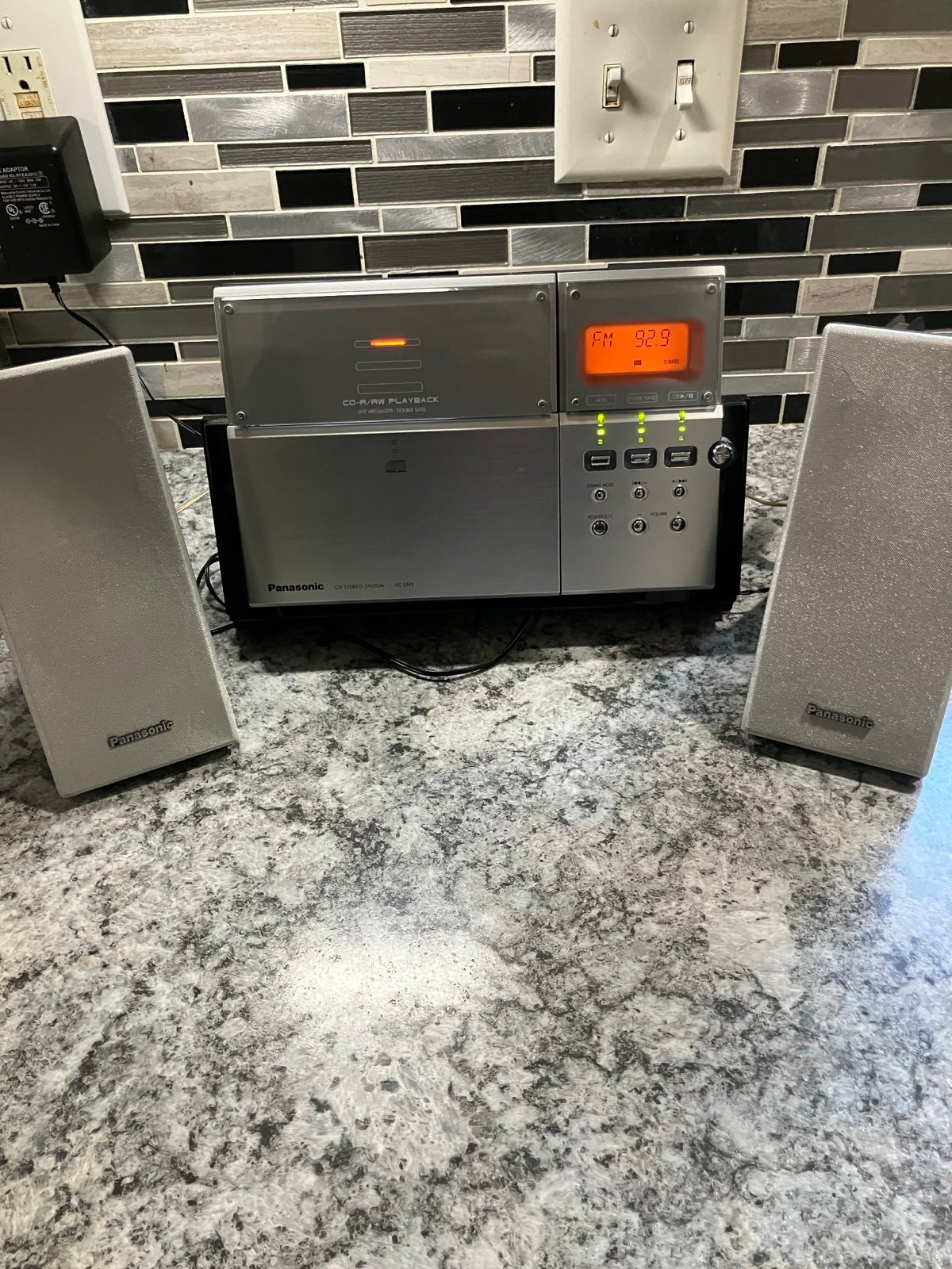 Panasonic SC-EN5 CD AM/FM Bookshelf Stereo System w/ Aux input *Read Description