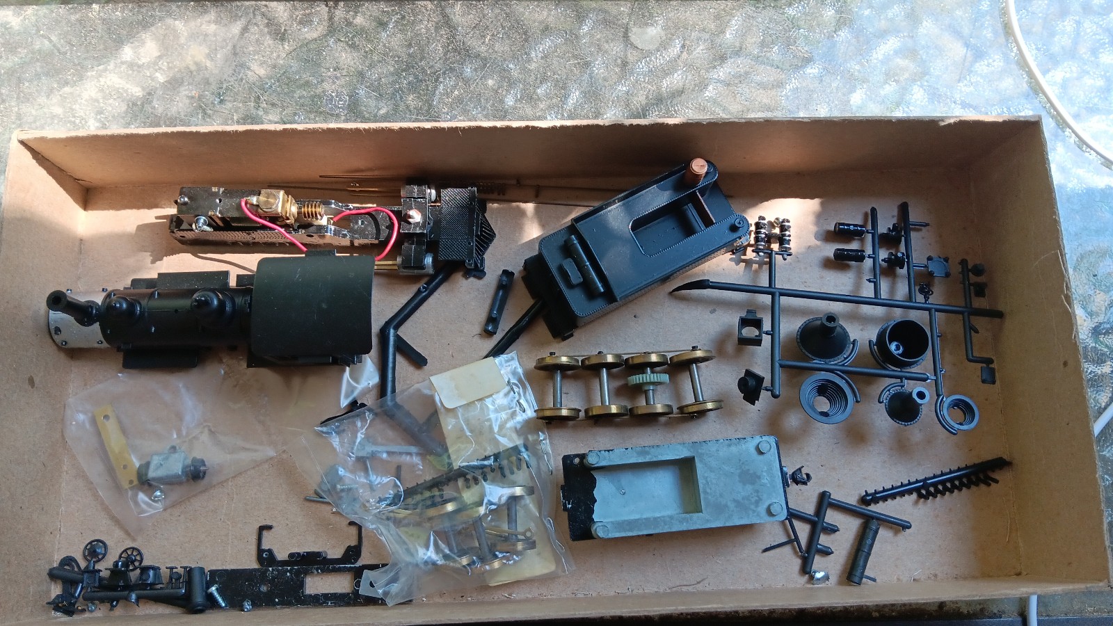 Roundhouse old timer 2-8-0 locomotive kit ho scale train engine car