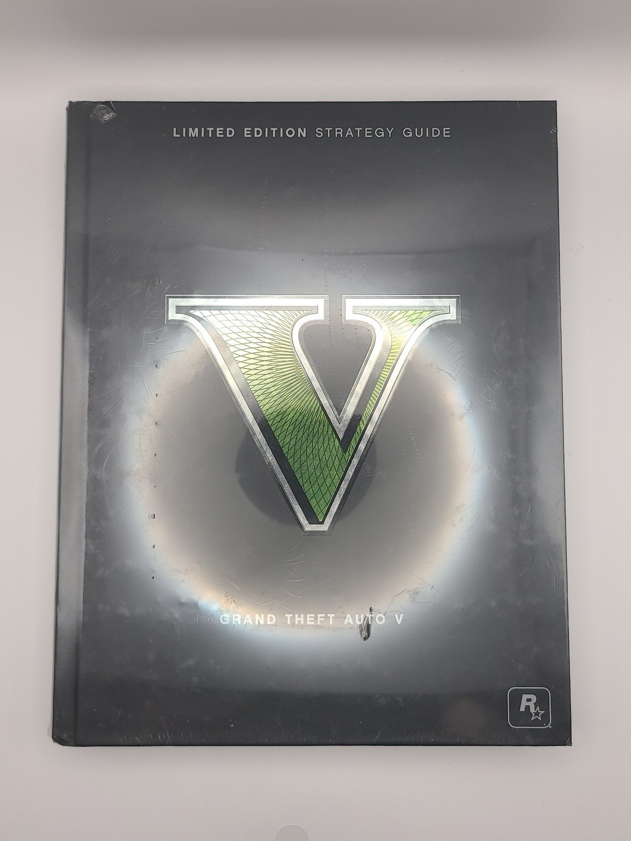 Grand Theft Auto 5 Limited Edition Strategy Guide (NEW)