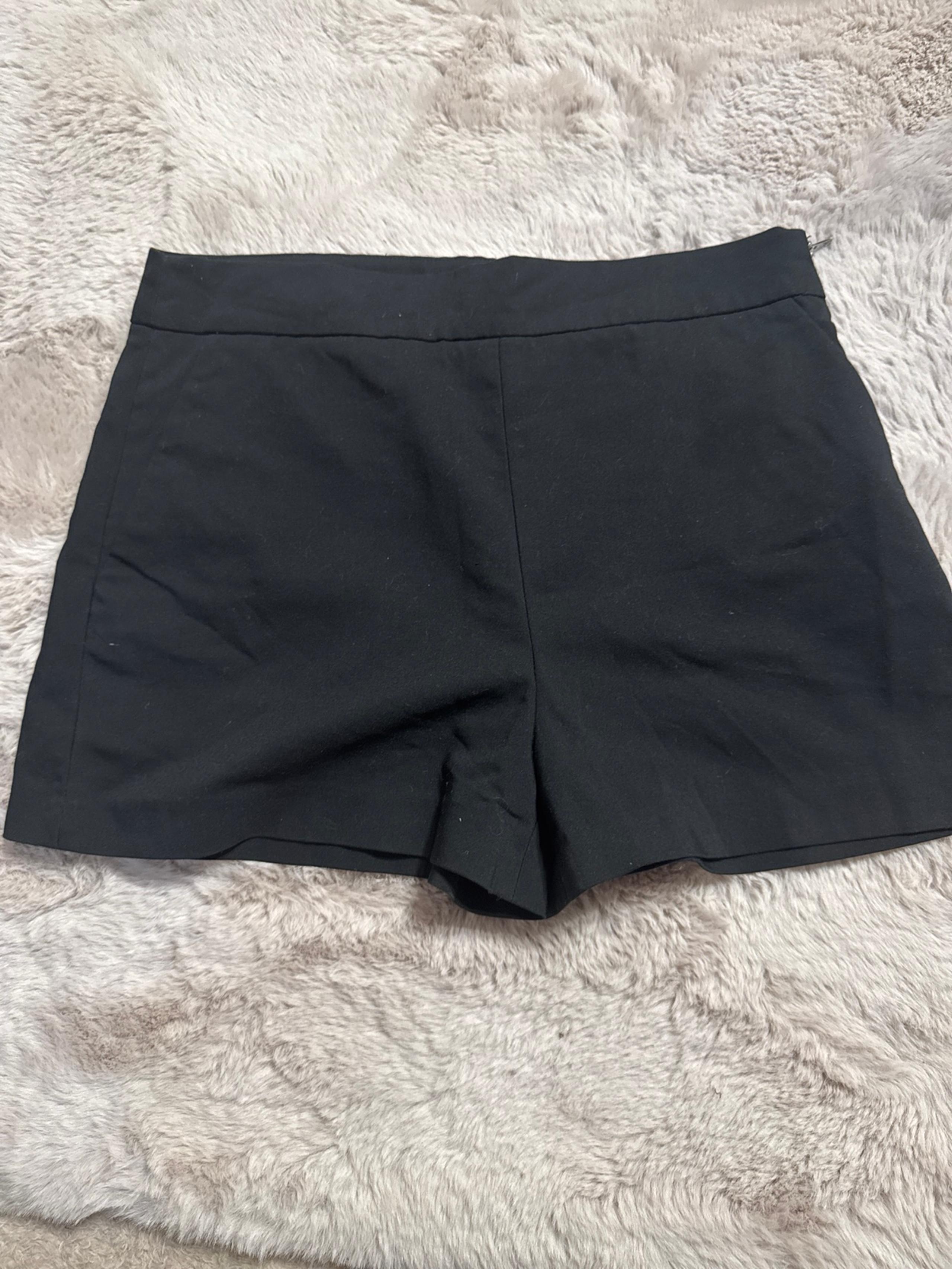 Large black zara shorts with pockets