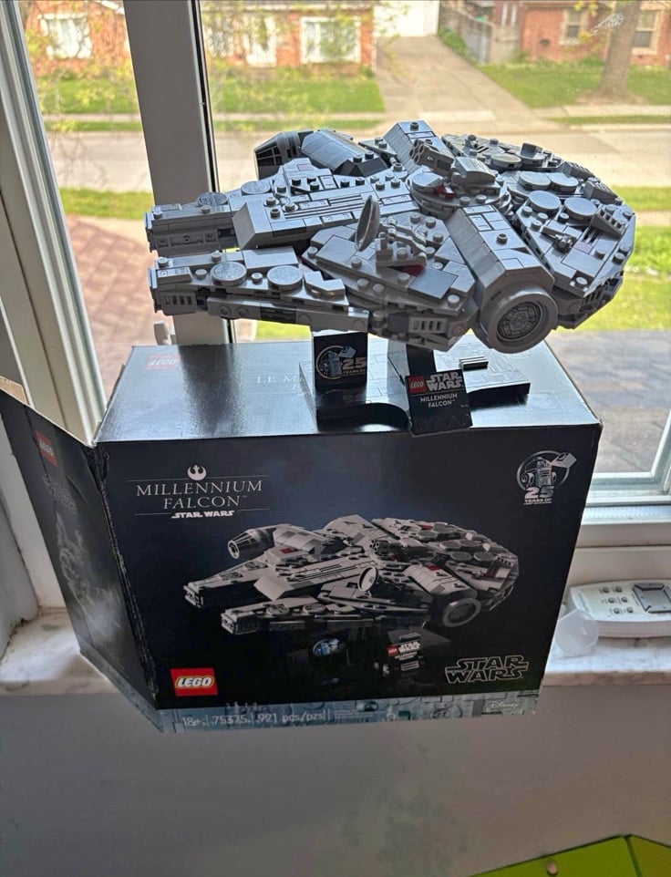 Star Wars Lego Millennium Falcon 75375