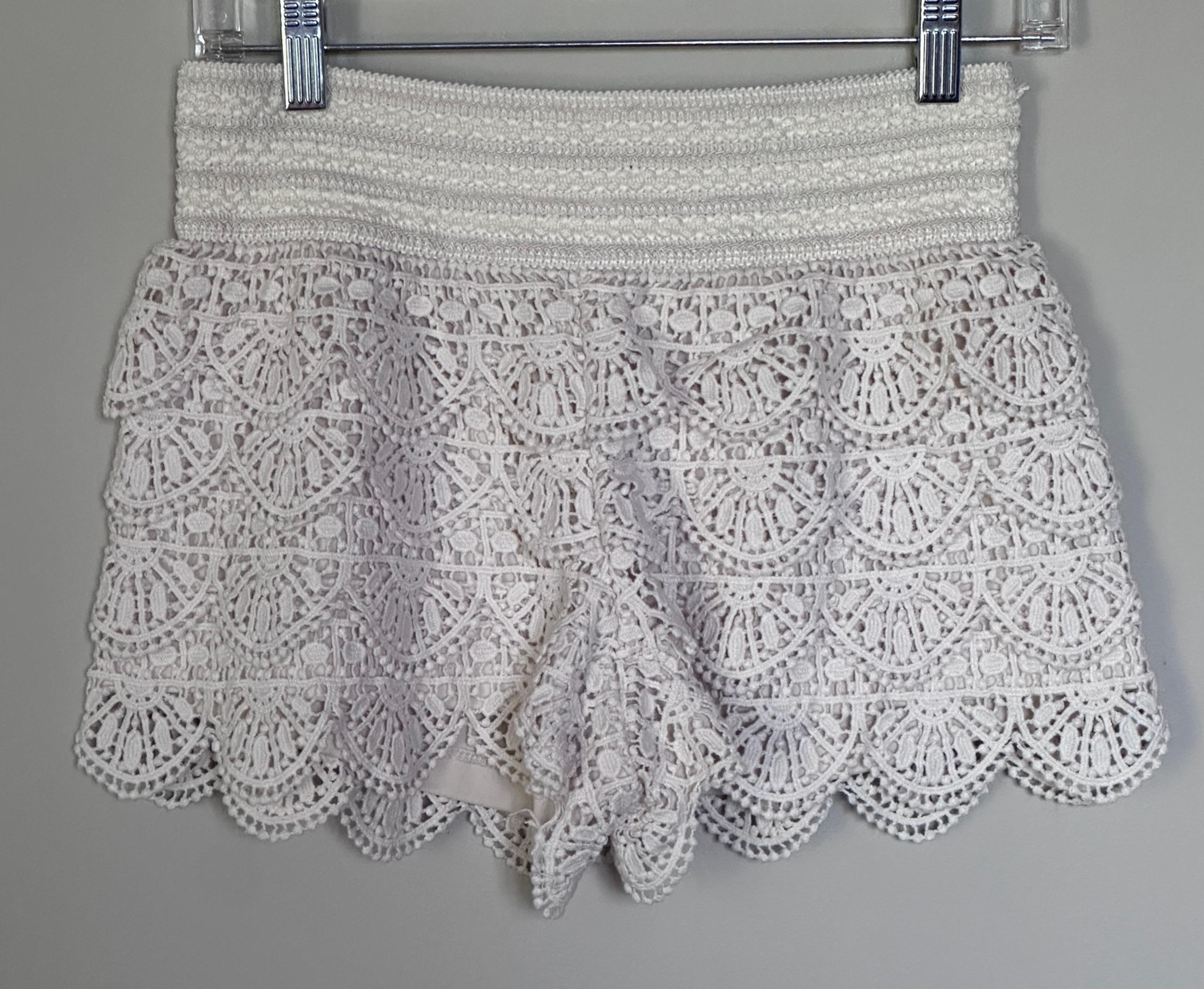 Rewind white layered lace crochet cotton pull On shorts• Size Medium