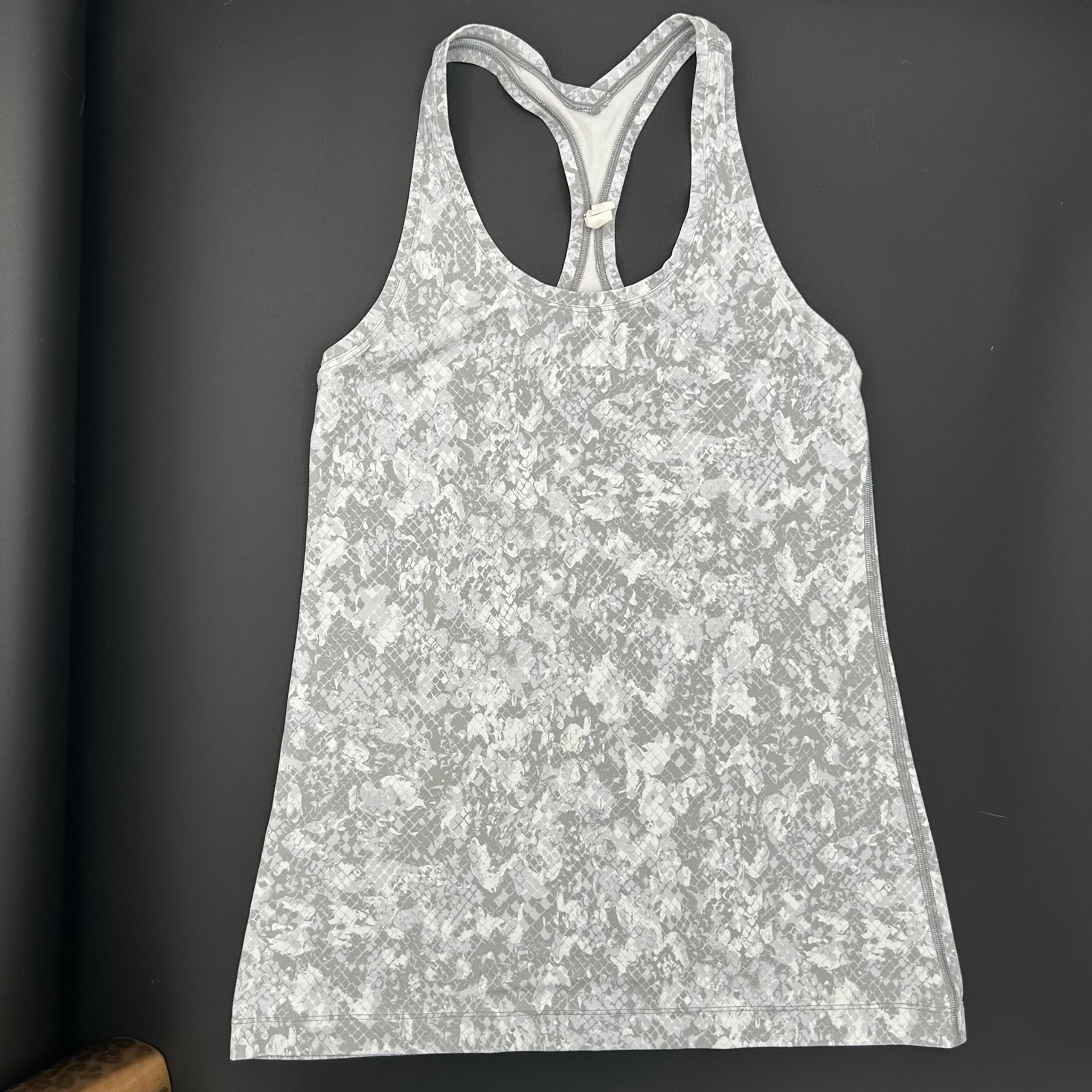 Lululemon Ladies Gray Tank Sz 8 Racerback Workout Yoga EUC