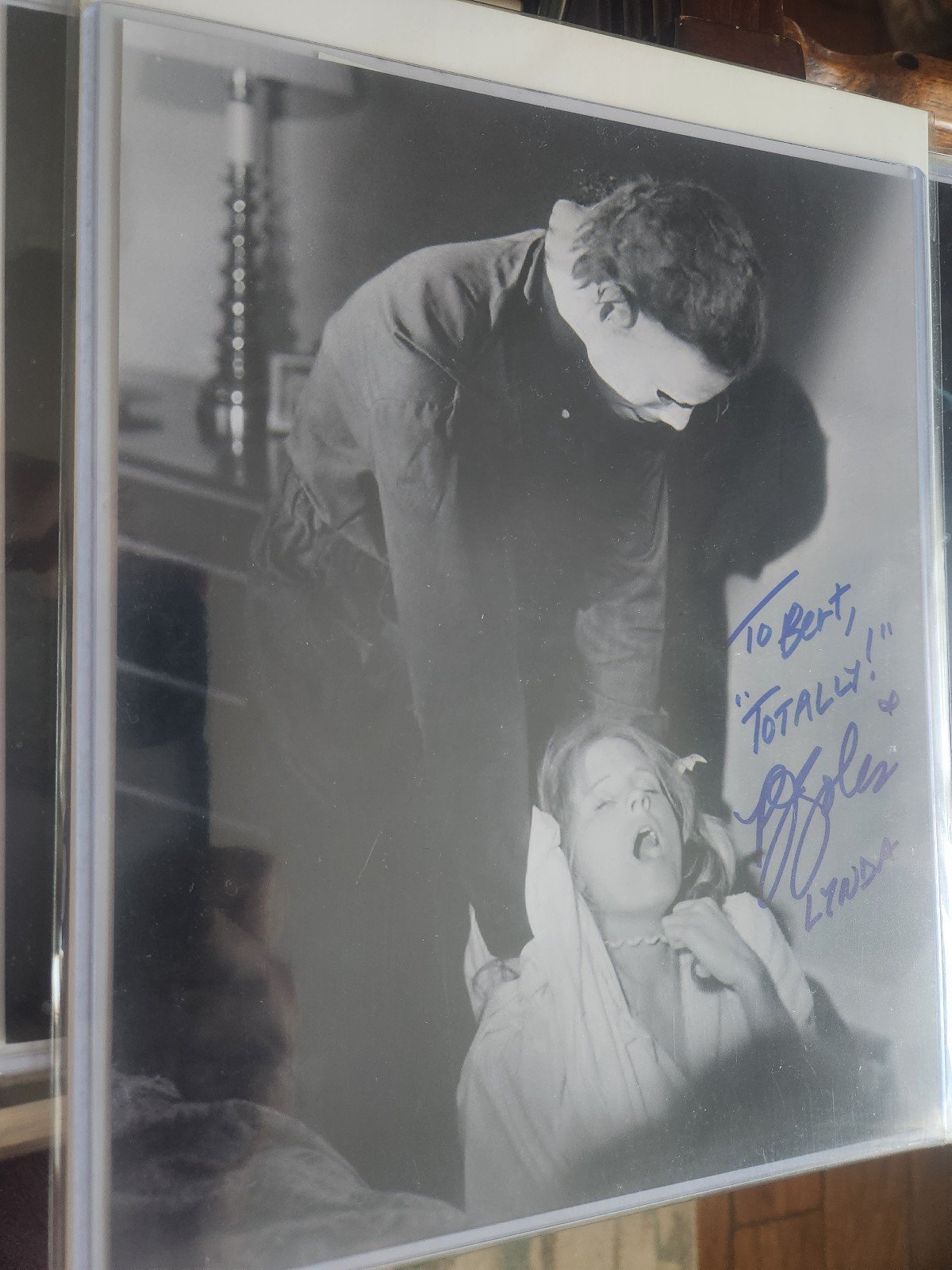 HALLOWEEN AUTOGRAPH: PJ SOLES LINDA 8x10 w/COA