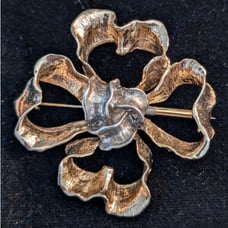 Designer Signed Oscar de la Renta Vintage Two Toned Ribbon Flower Brooch