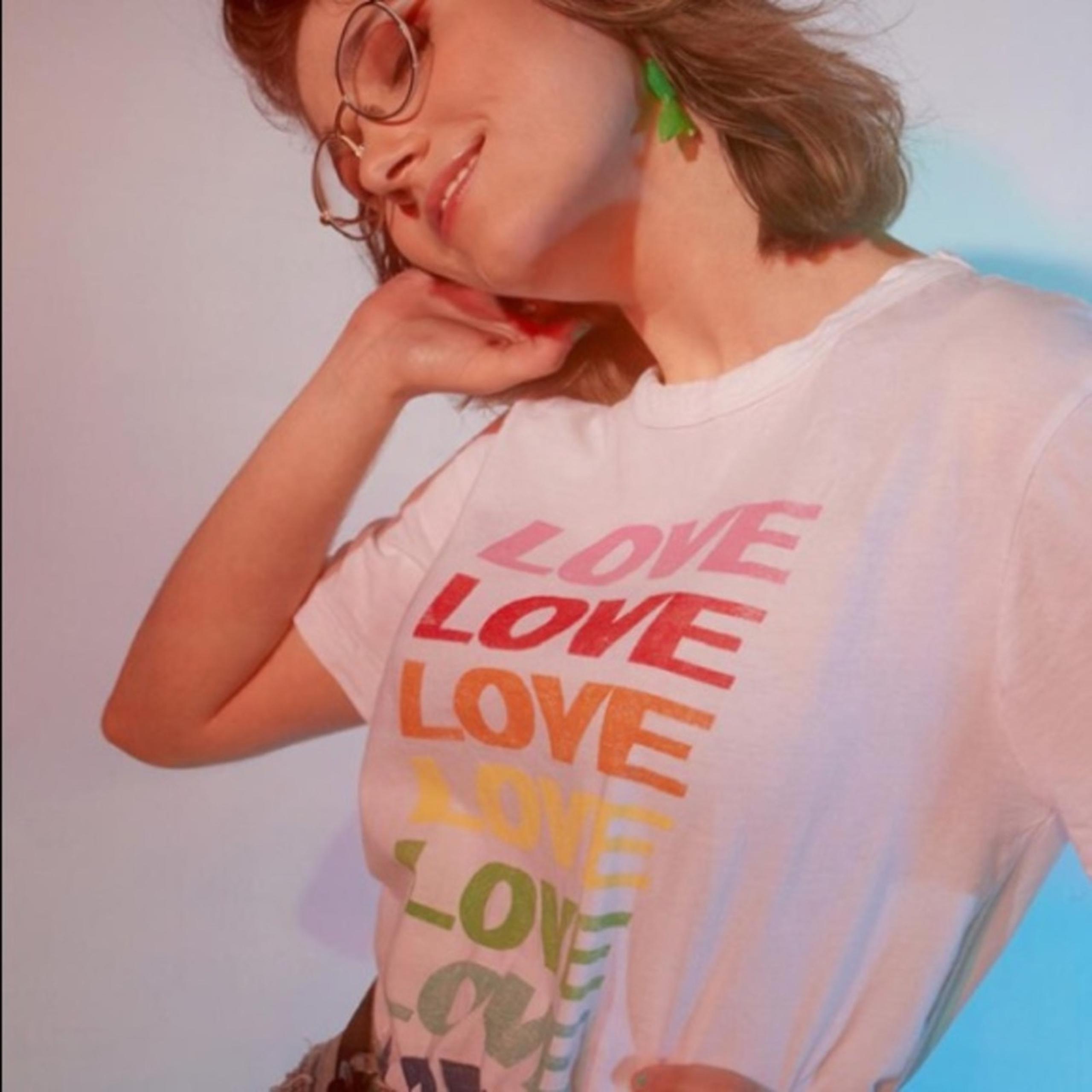 NWT CHASER Pride Rainbow Love Graphic Tee Size XL LGBTQIA+ parade festival