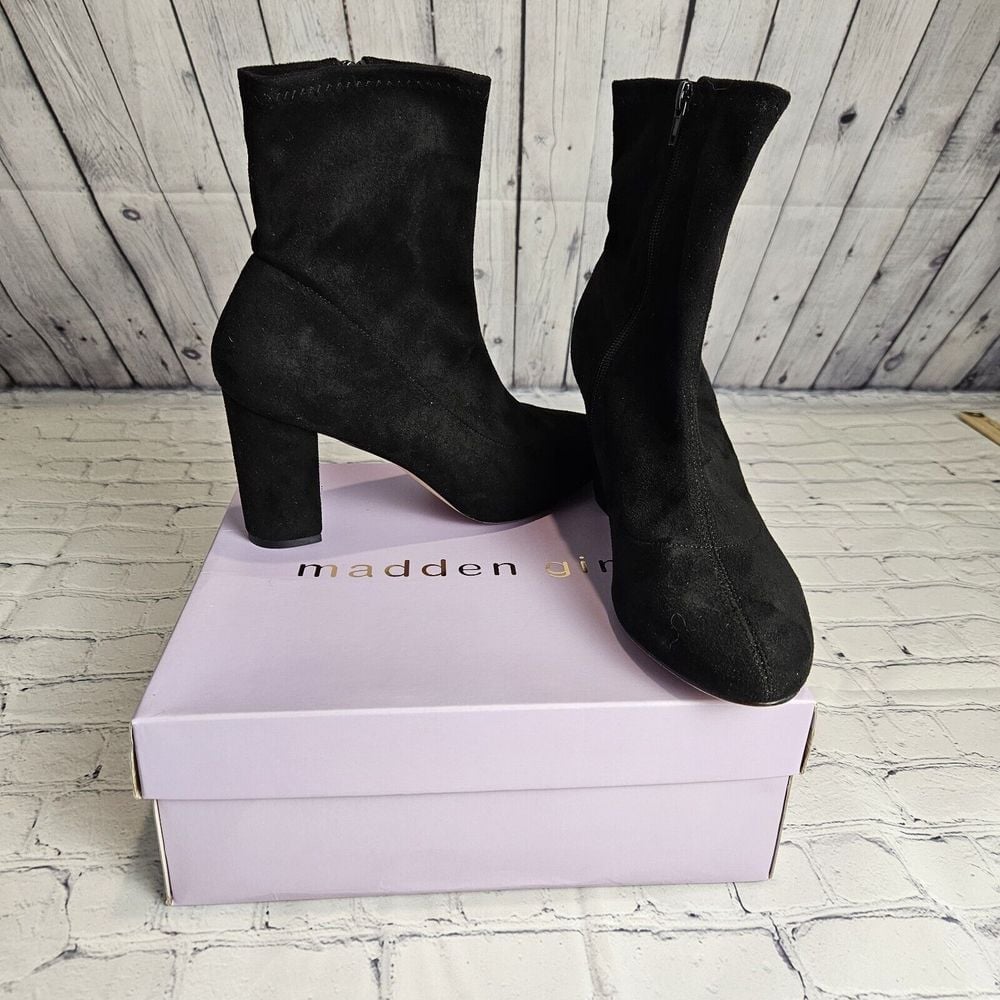 NEW Madden Girl Fantaysa Women's Size 10 Booties Upper Velvet Black Boots
